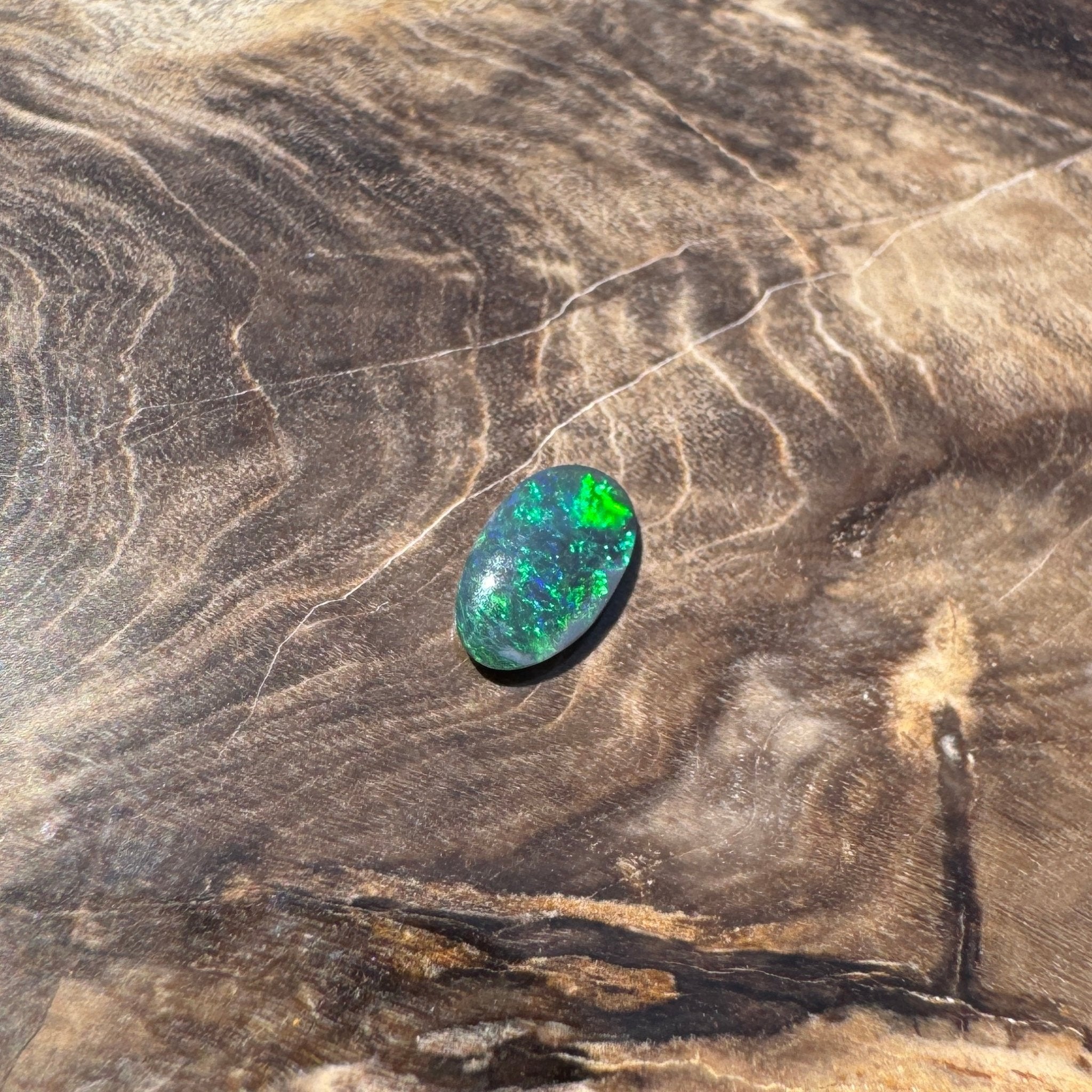 0.2ct Hand - cut Solid Lightning Ridge Black Opal