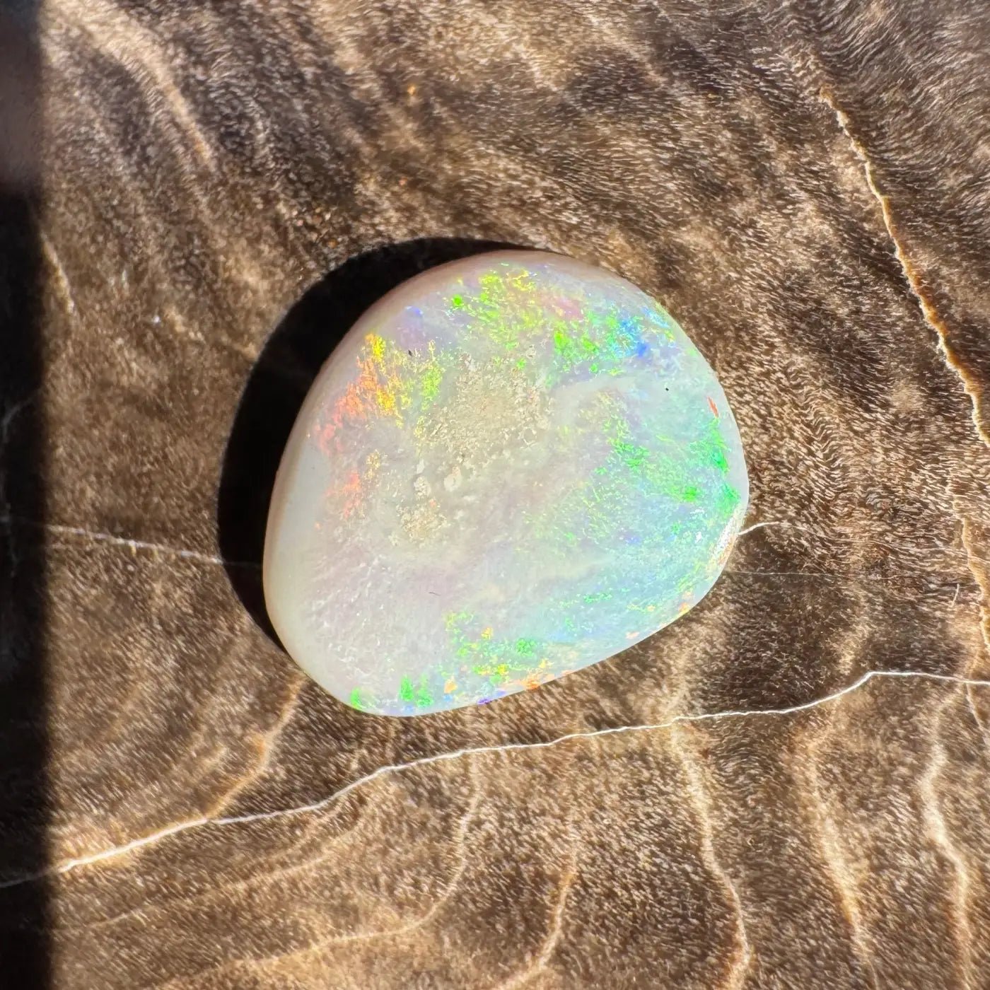 0.8ct Hand - Cut Solid Lightning Ridge Opal
