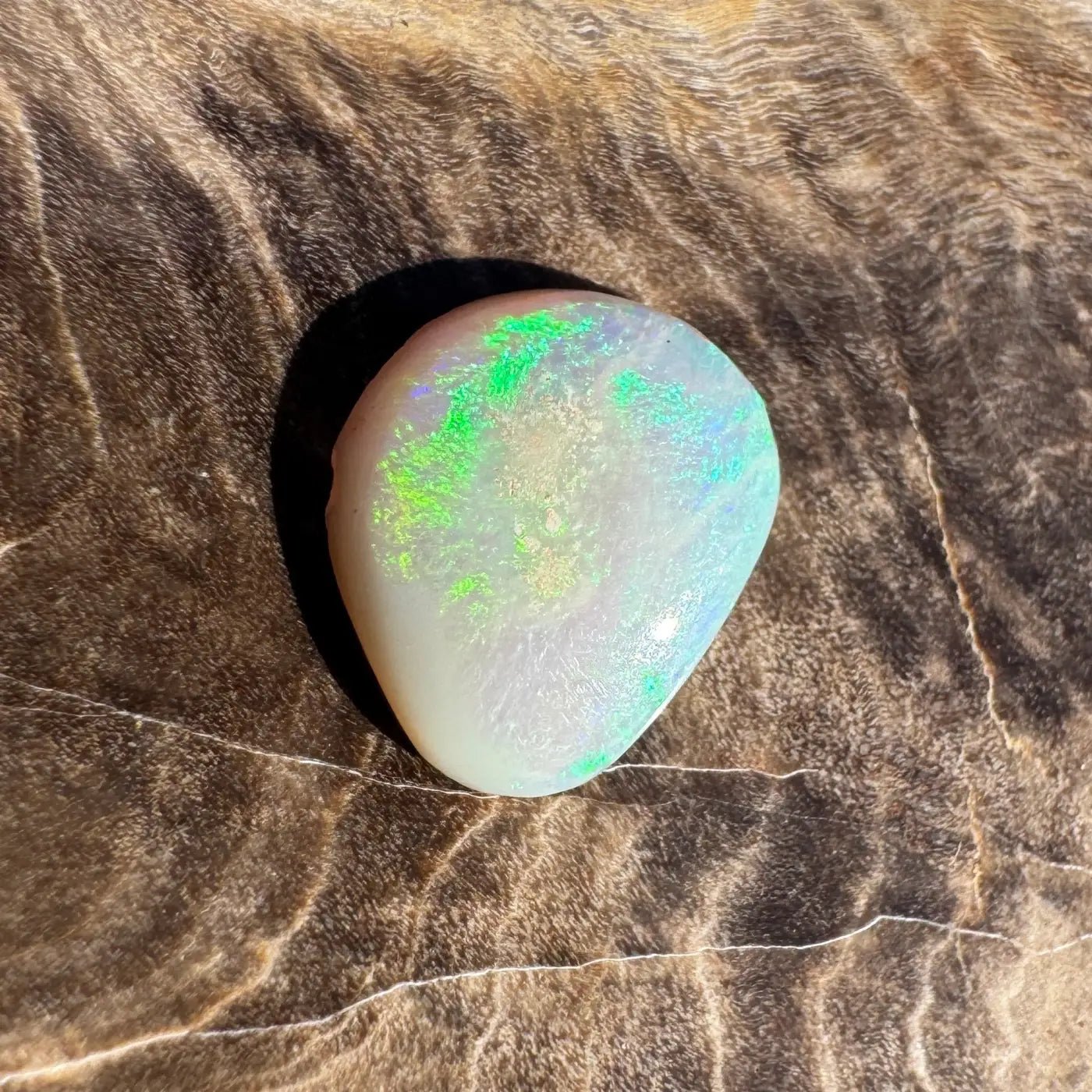 0.8ct Hand - Cut Solid Lightning Ridge Opal