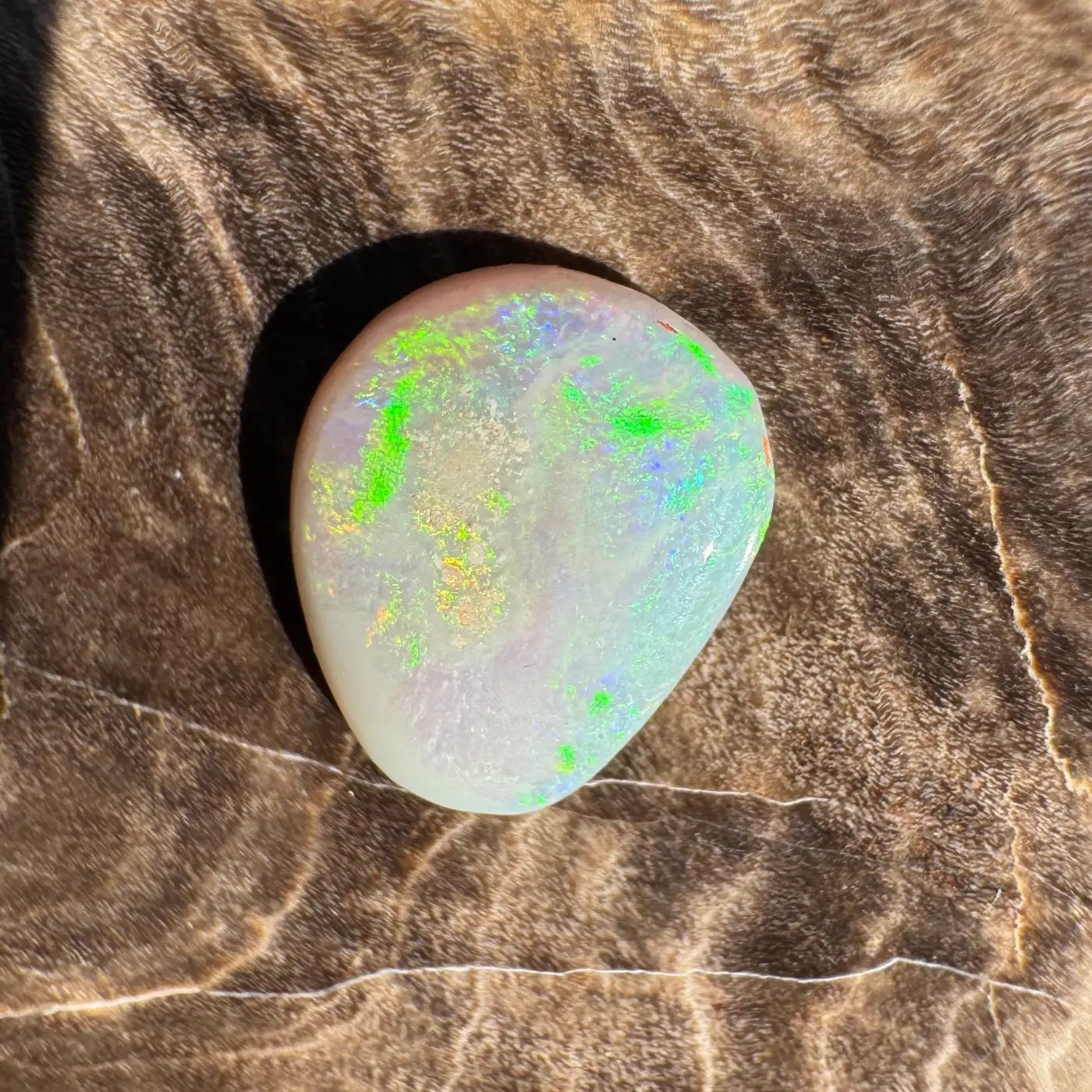 0.8ct Hand - Cut Solid Lightning Ridge Opal