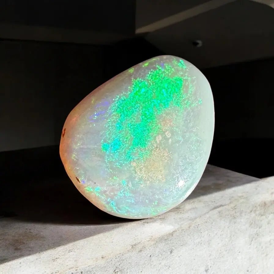 0.8ct Hand - Cut Solid Lightning Ridge Opal