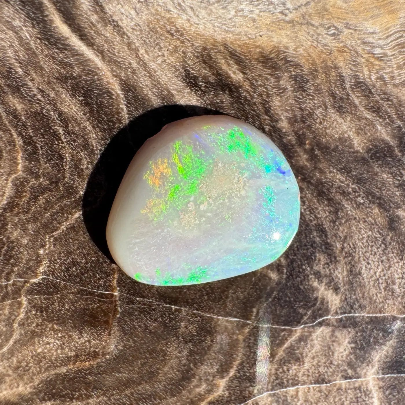 0.8ct Hand - Cut Solid Lightning Ridge Opal