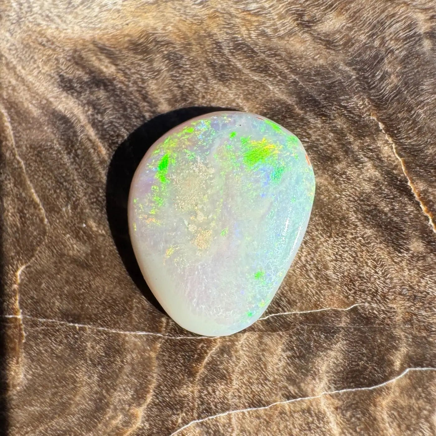 0.8ct Hand - Cut Solid Lightning Ridge Opal