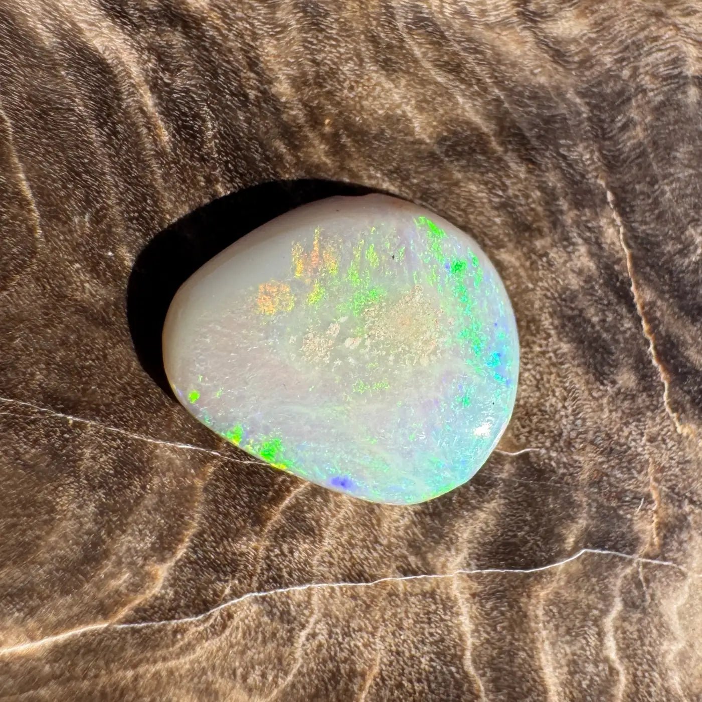 0.8ct Hand - Cut Solid Lightning Ridge Opal