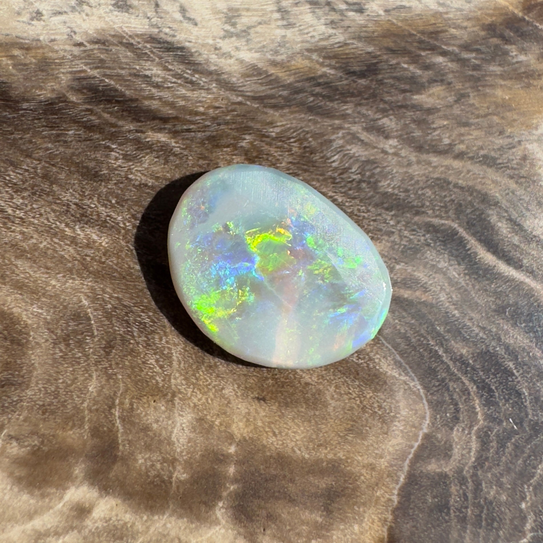 0.9ct Hand - cut Solid Lightning Ridge Opal