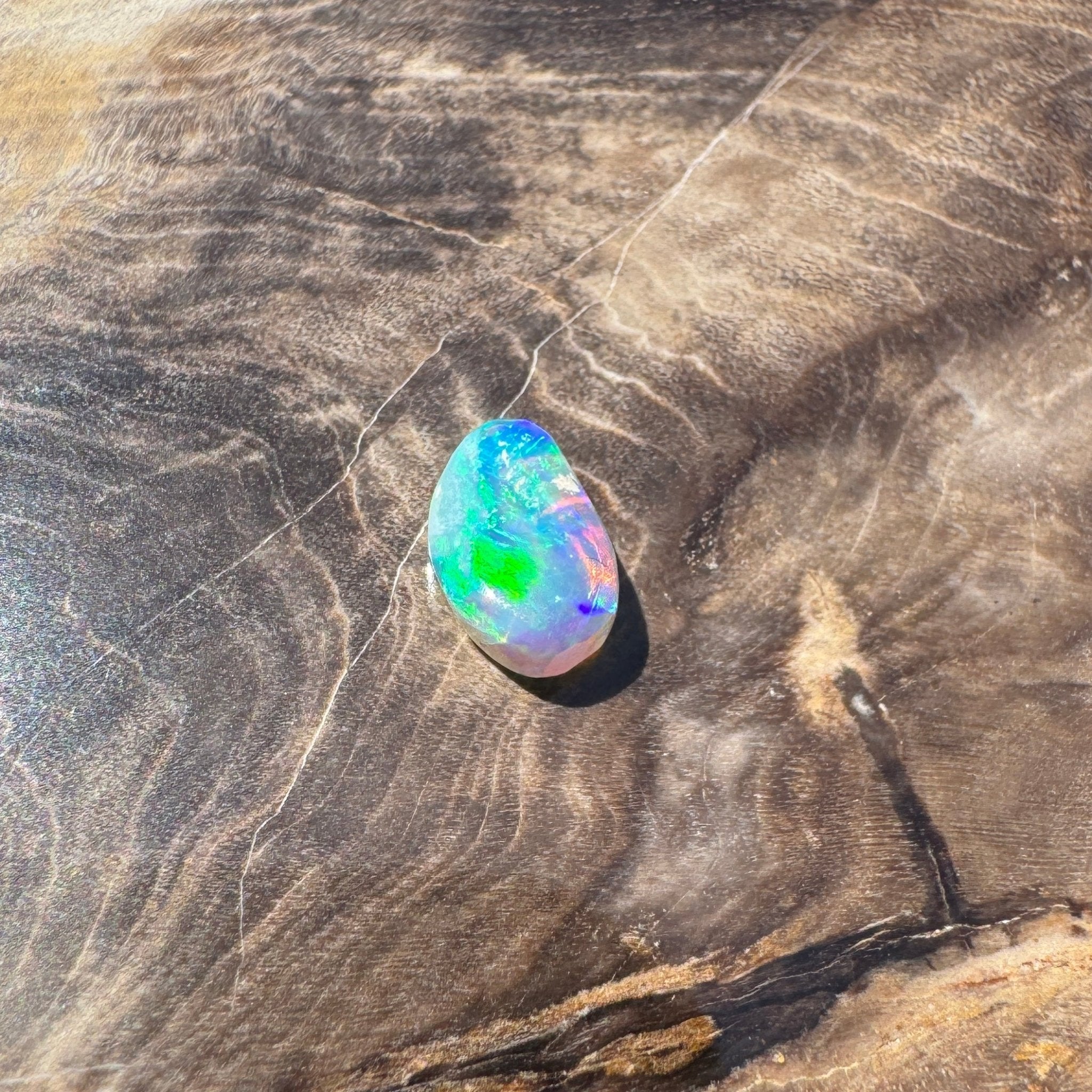 0.9ct Hand - cut Solid Lightning Ridge Opal