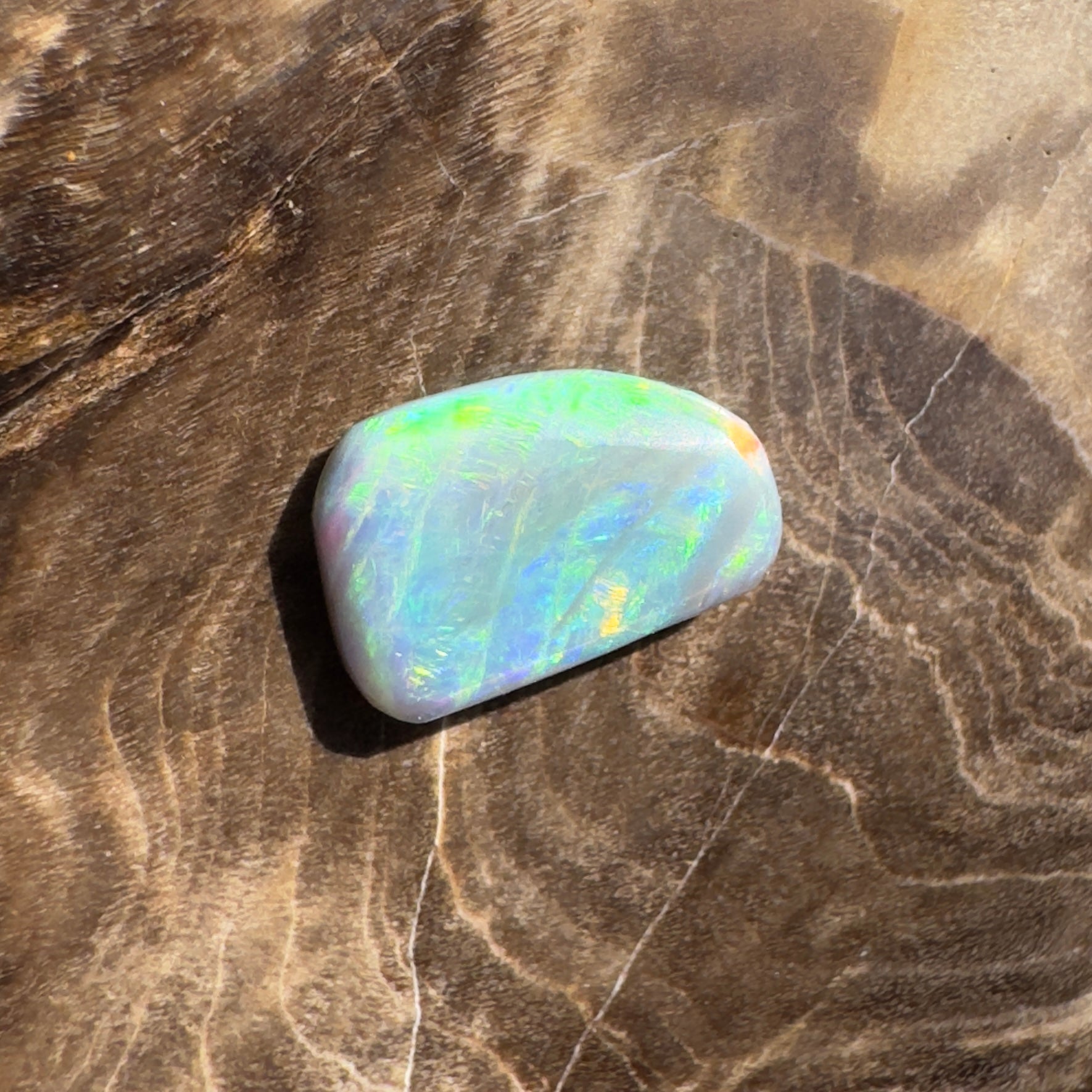 0.9ct Hand - cut Solid Lightning Ridge Opal