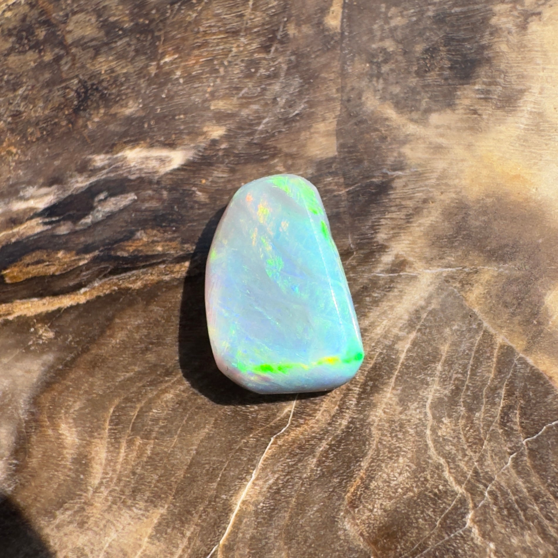 0.9ct Hand - cut Solid Lightning Ridge Opal