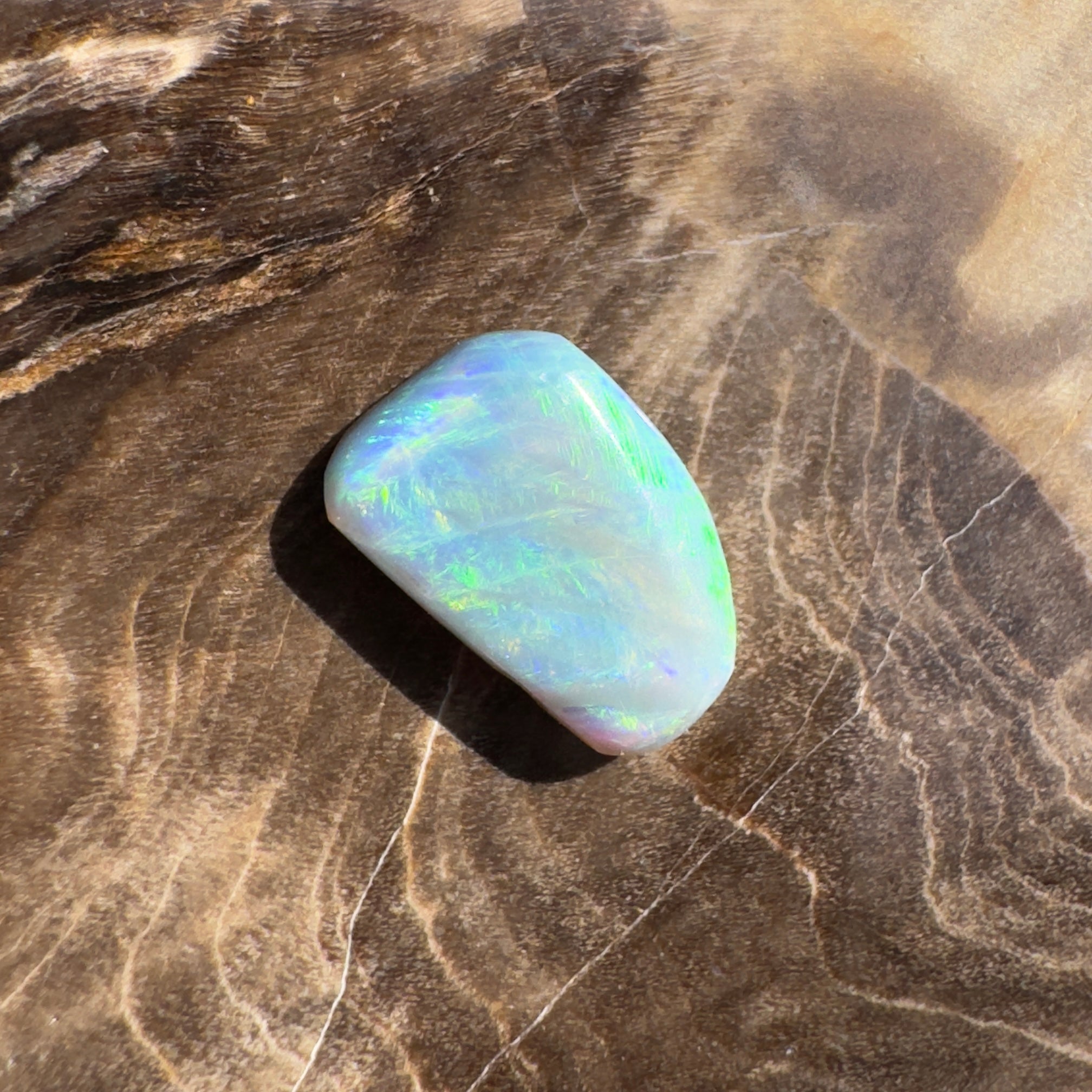0.9ct Hand - cut Solid Lightning Ridge Opal