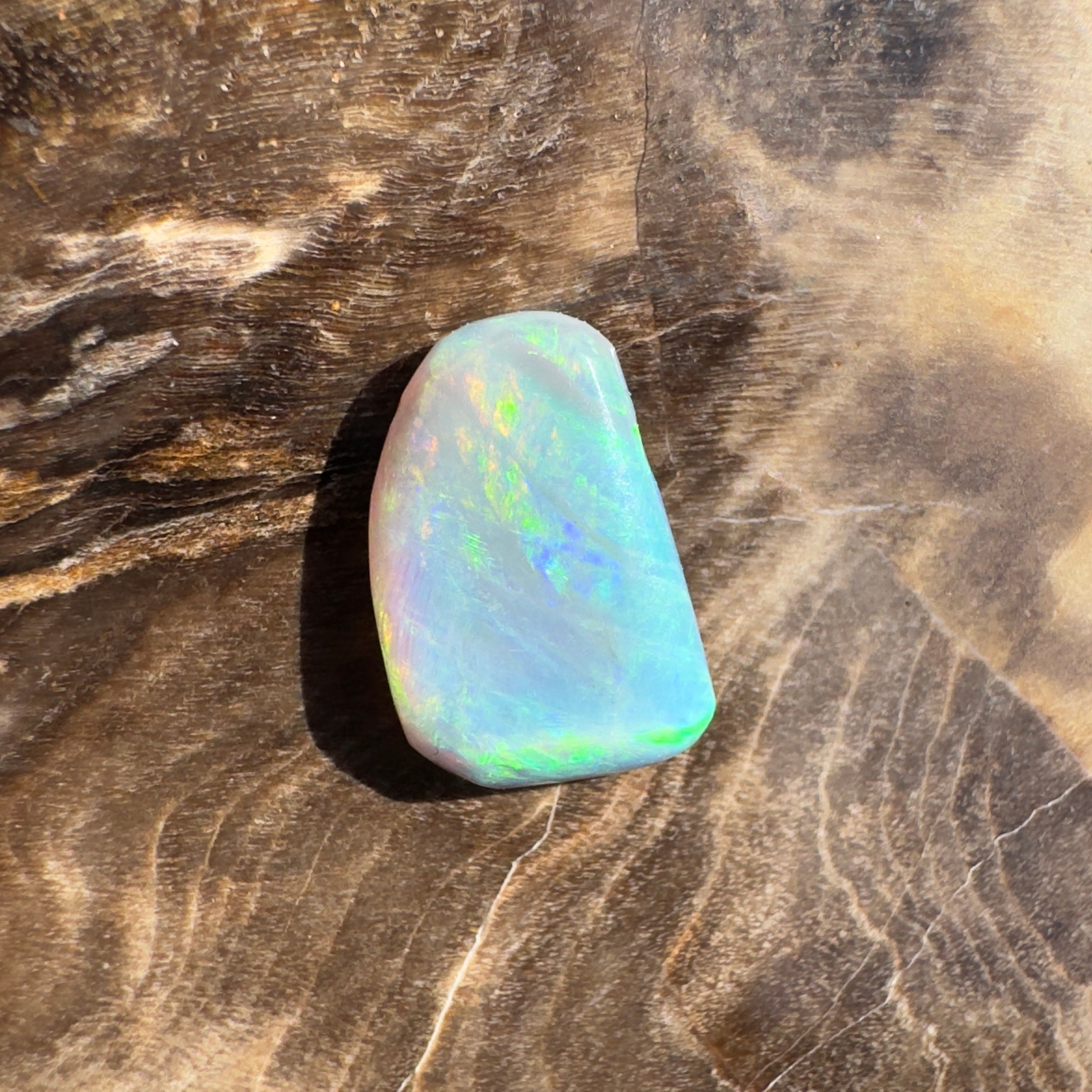 0.9ct Hand - cut Solid Lightning Ridge Opal