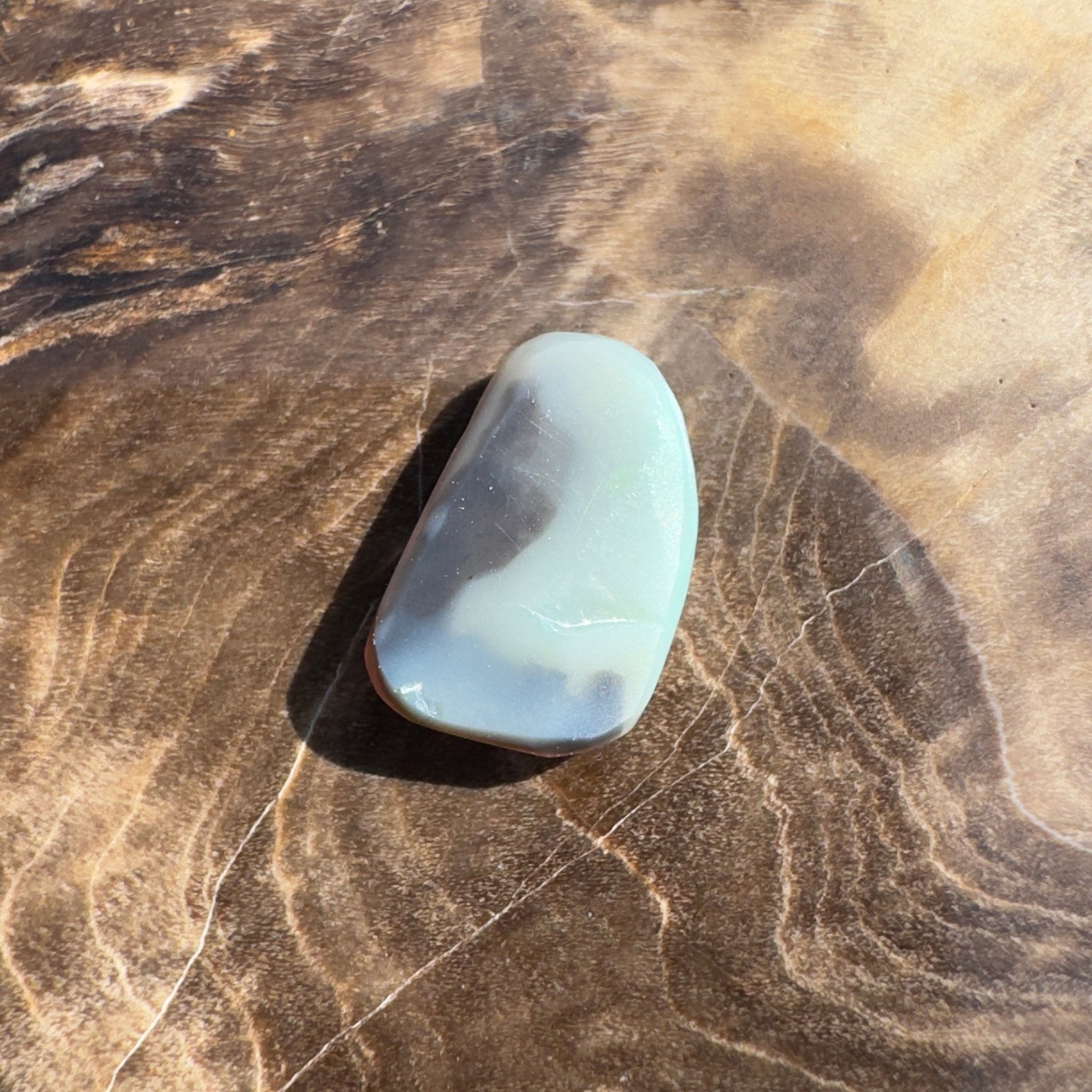 0.9ct Hand - cut Solid Lightning Ridge Opal