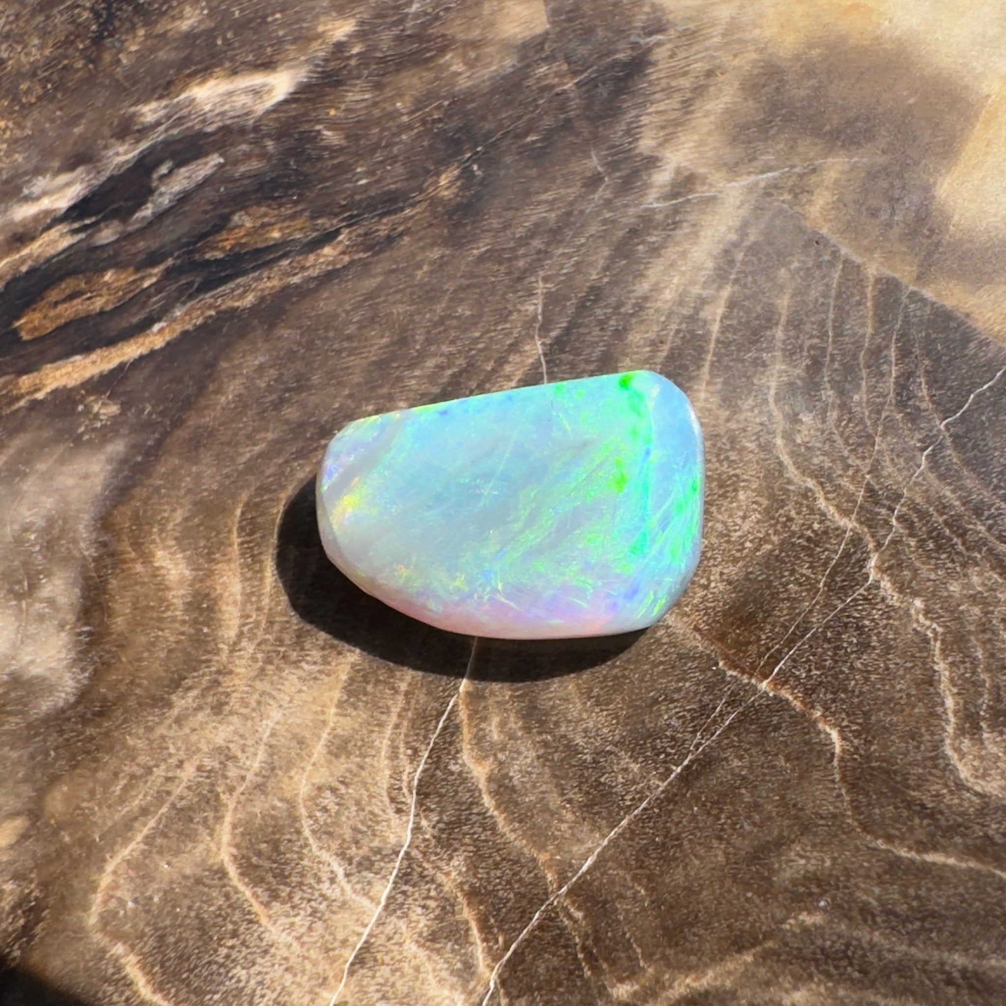 0.9ct Hand - cut Solid Lightning Ridge Opal