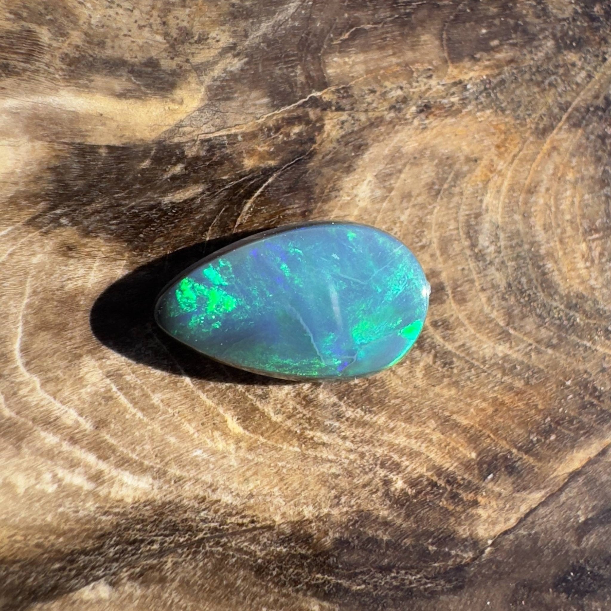 1.3CT Hand - cut Solid Australian Lightning Ridge Black Opal