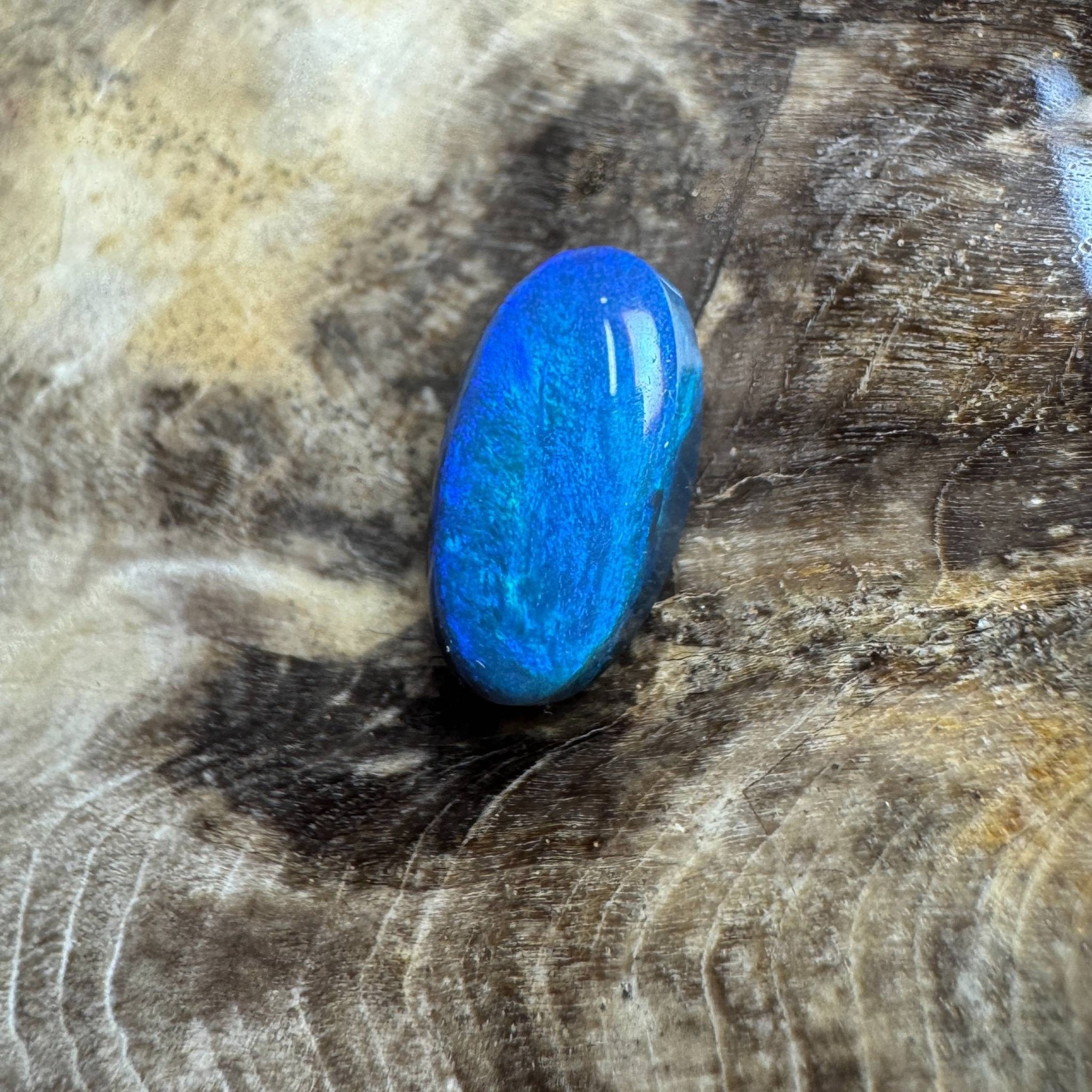 1.4ct Hand - cut Solid Lightning Ridge Black Opal