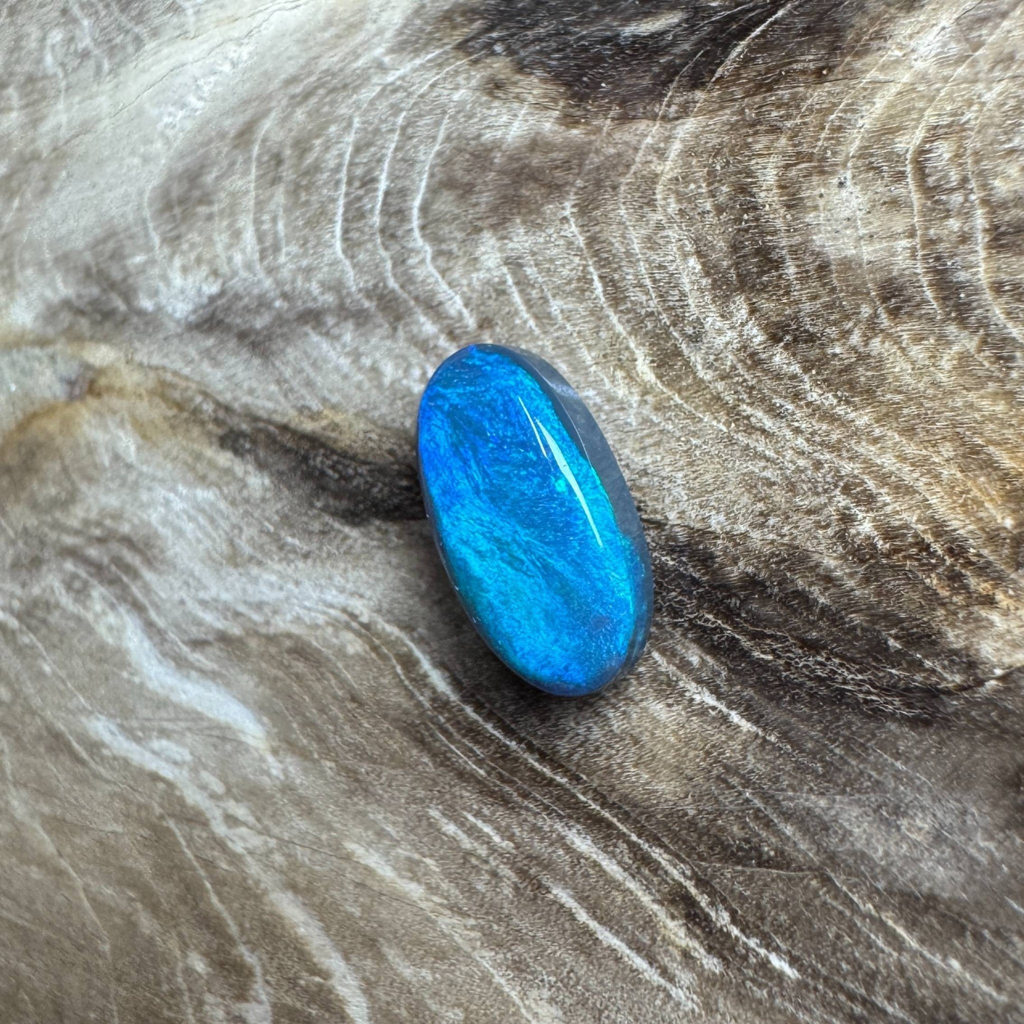 1.4ct Hand - cut Solid Lightning Ridge Black Opal