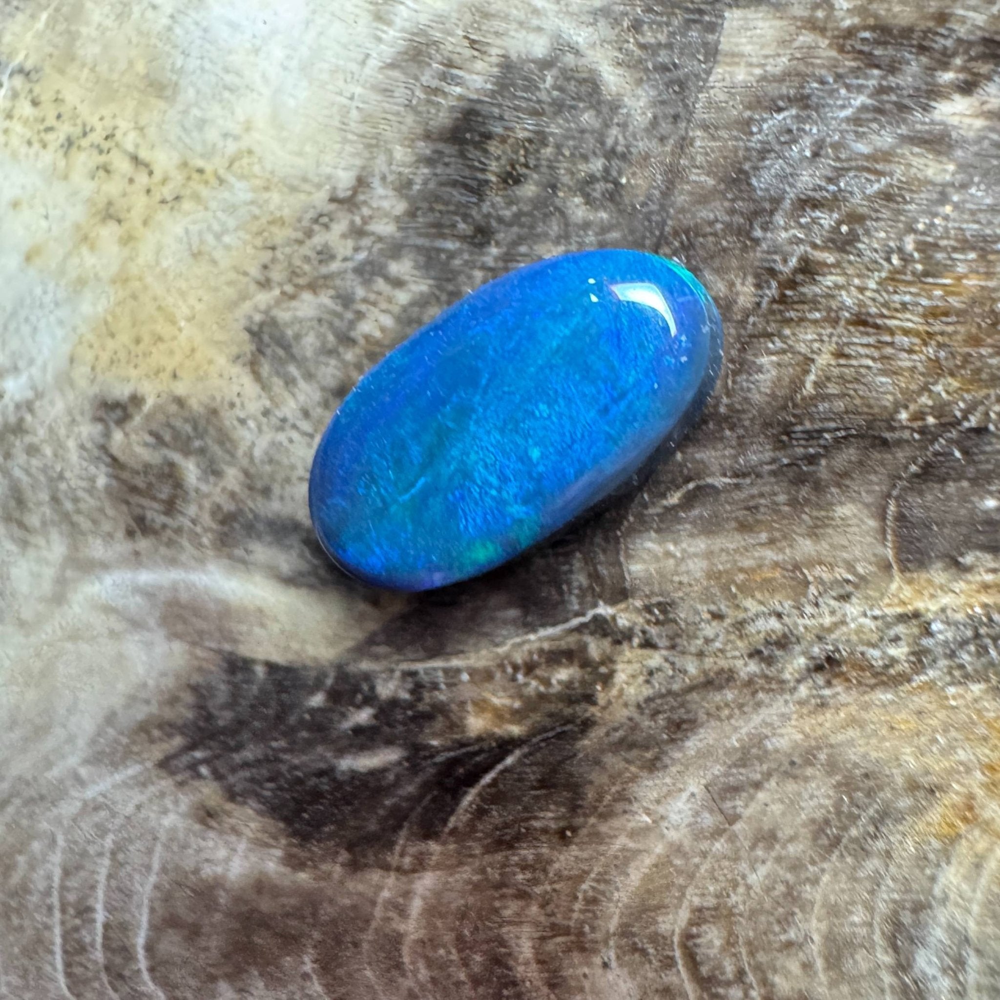 1.4ct Hand - cut Solid Lightning Ridge Black Opal