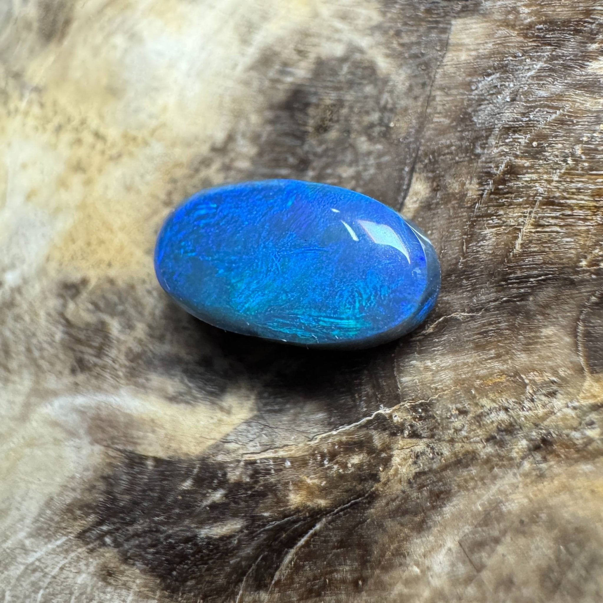 1.4ct Hand - cut Solid Lightning Ridge Black Opal