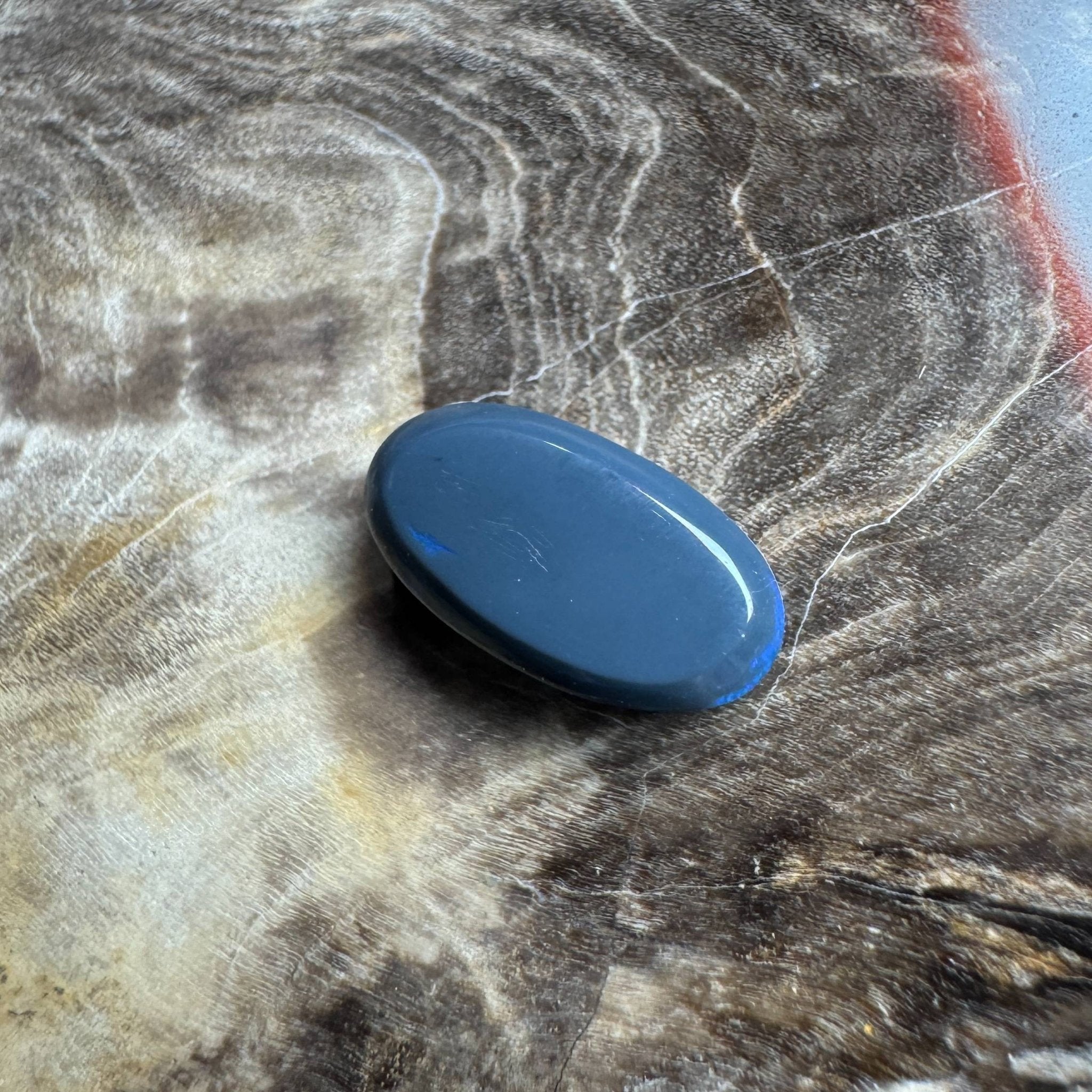 1.4ct Hand - cut Solid Lightning Ridge Black Opal
