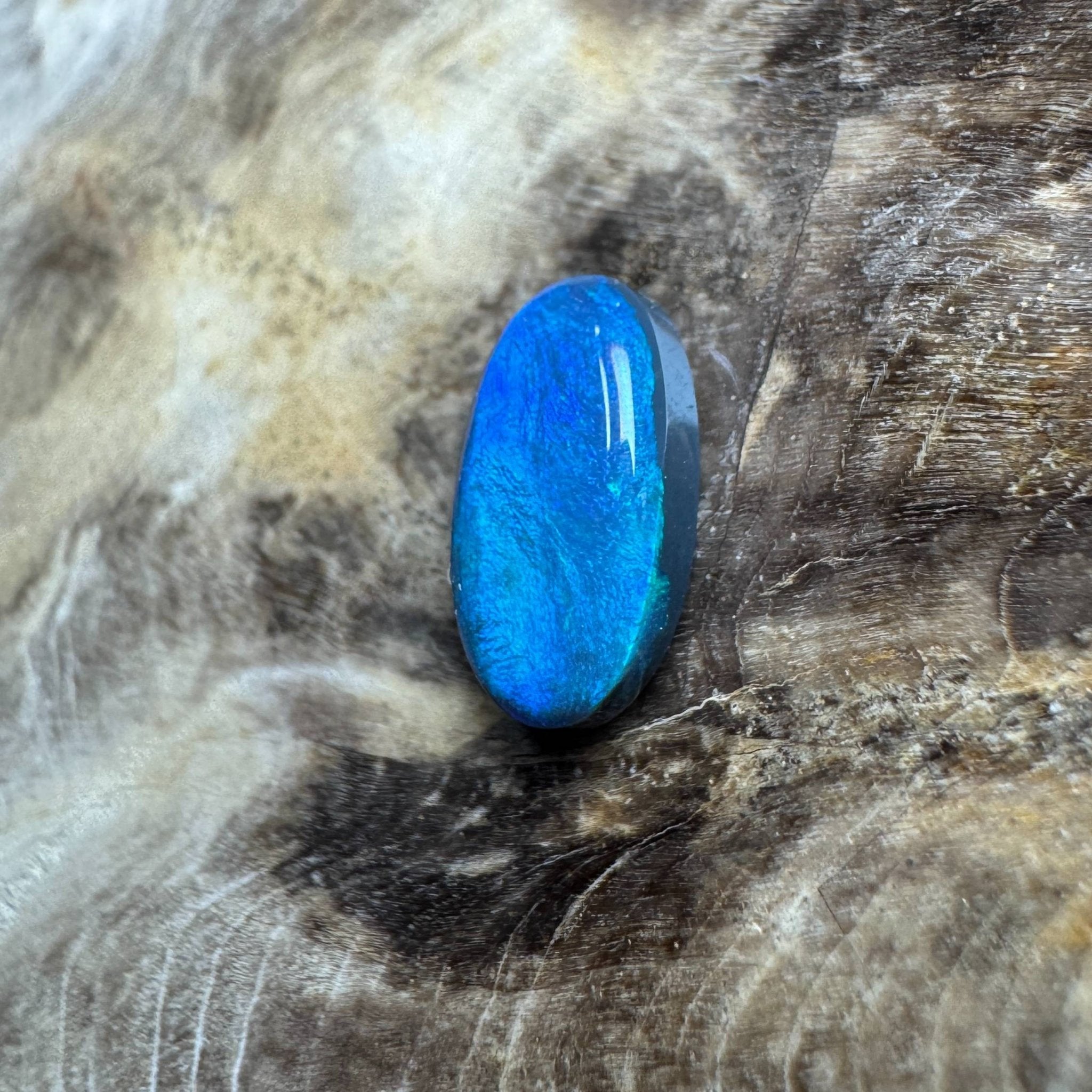 1.4ct Hand - cut Solid Lightning Ridge Black Opal