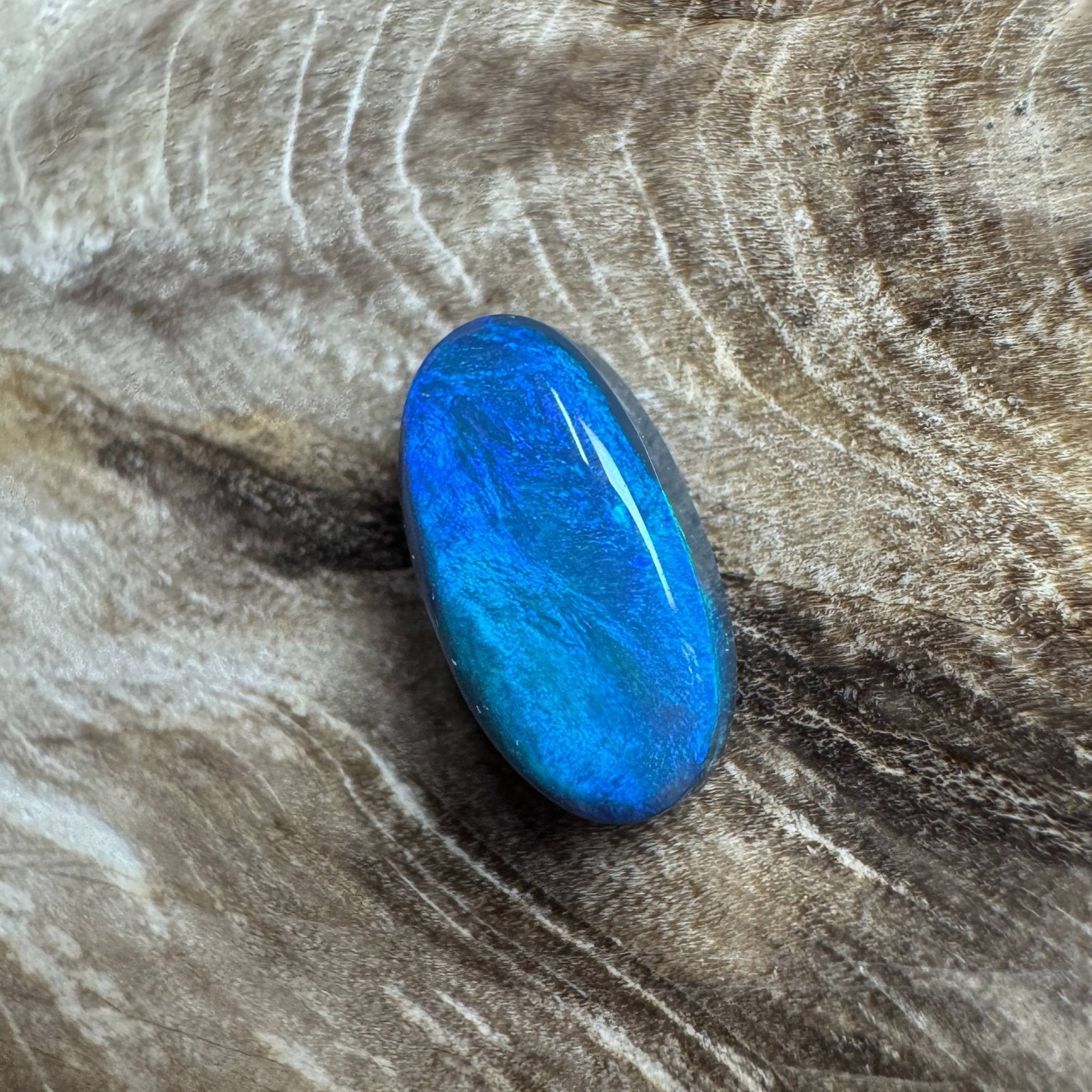 1.4ct Hand - cut Solid Lightning Ridge Black Opal