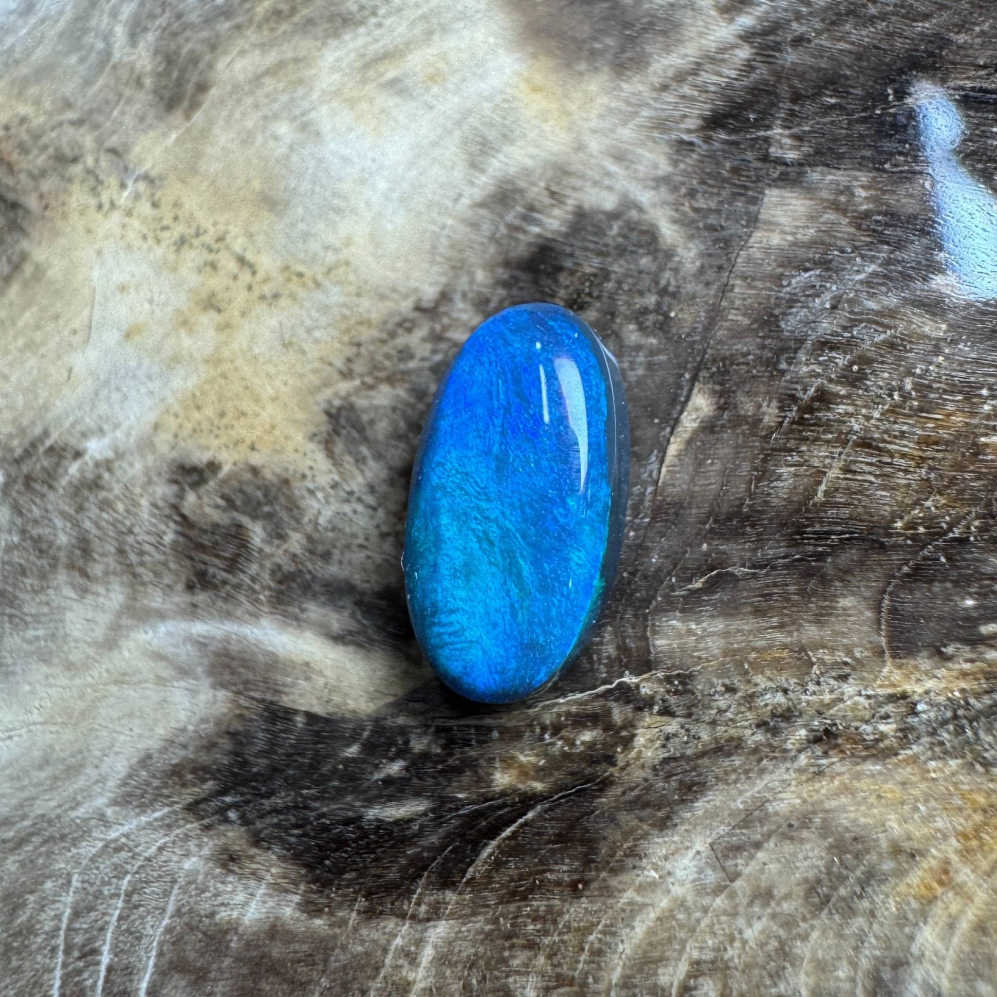 1.4ct Hand - cut Solid Lightning Ridge Black Opal