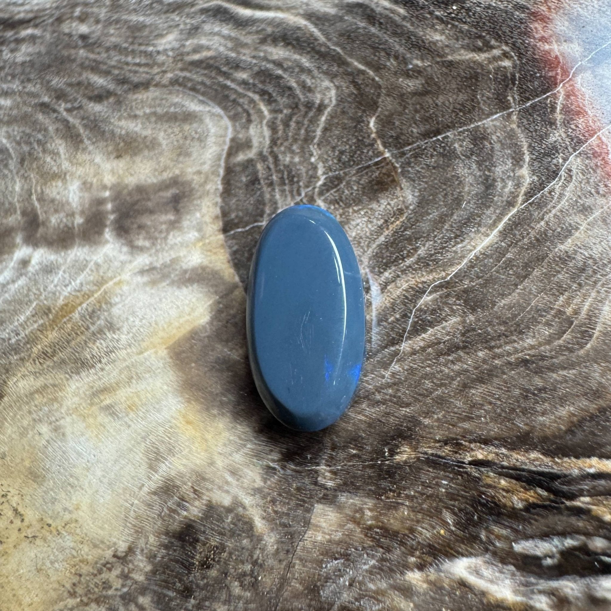1.4ct Hand - cut Solid Lightning Ridge Black Opal