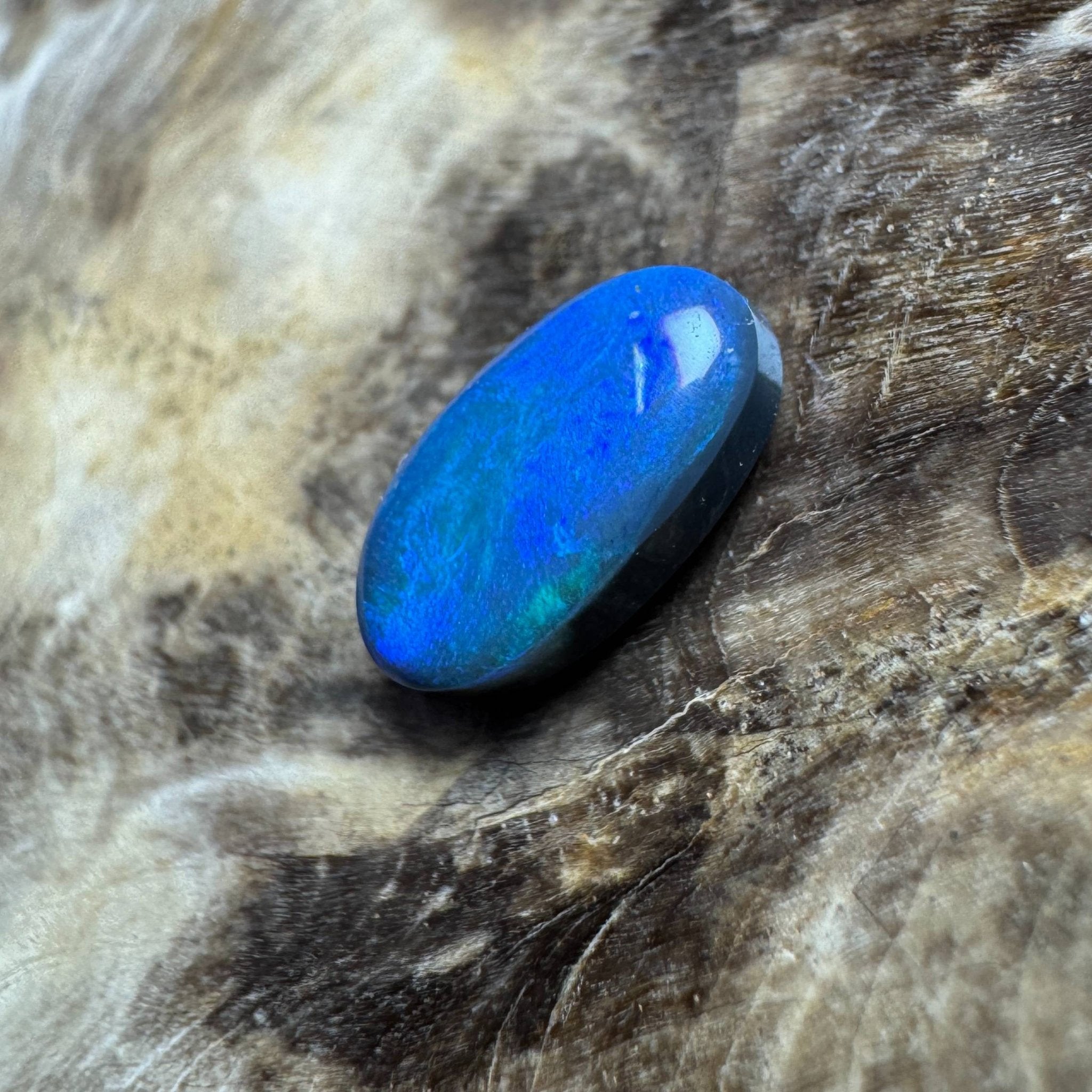 1.4ct Hand - cut Solid Lightning Ridge Black Opal