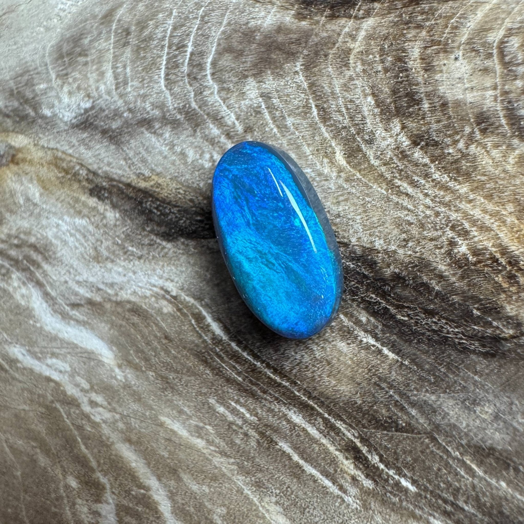 1.4ct Hand - cut Solid Lightning Ridge Black Opal
