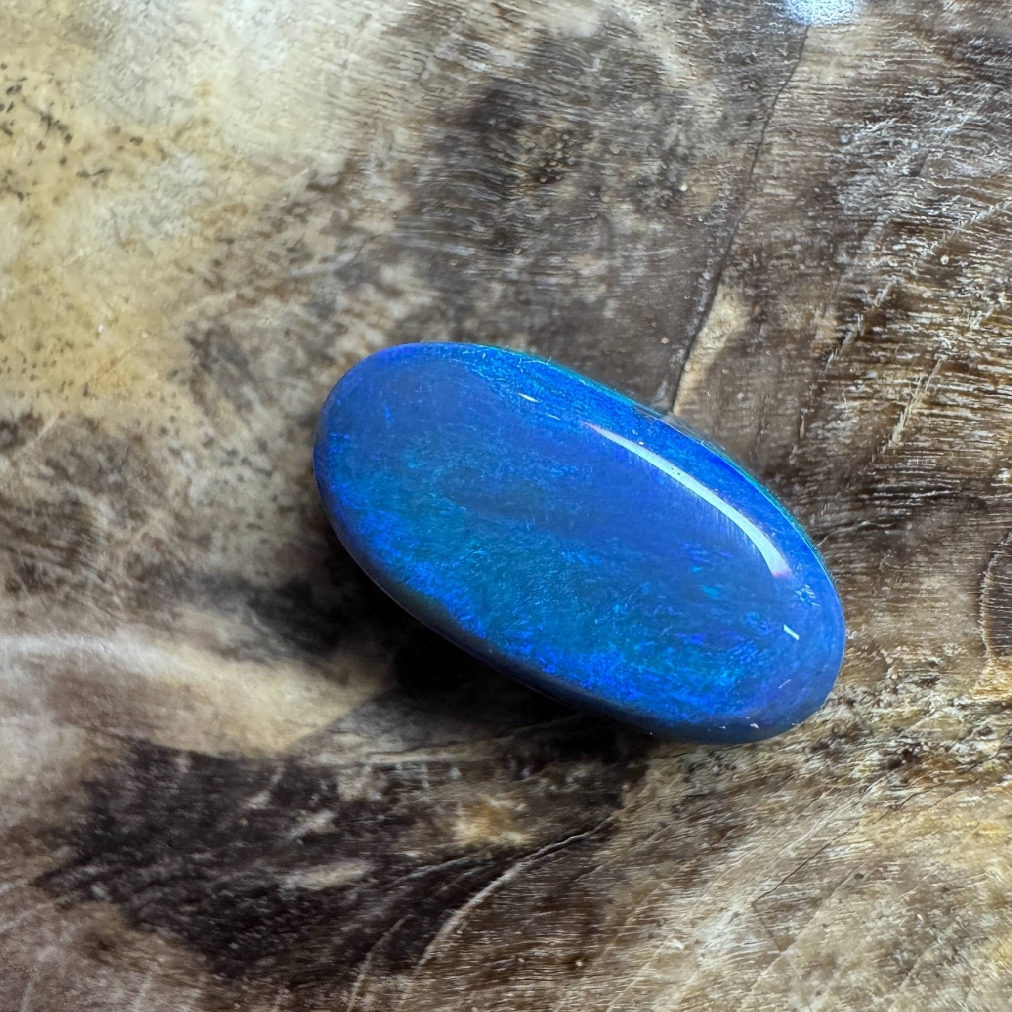 1.4ct Hand - cut Solid Lightning Ridge Black Opal