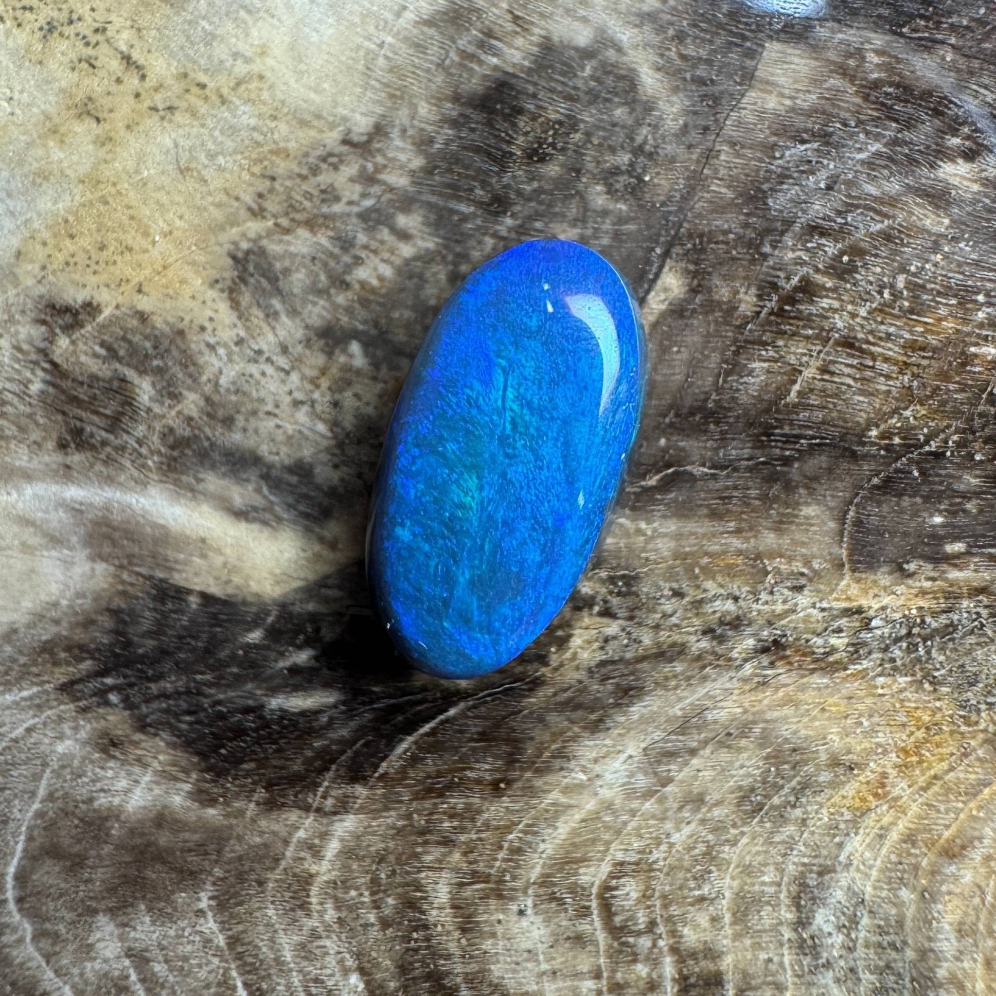1.4ct Hand - cut Solid Lightning Ridge Black Opal