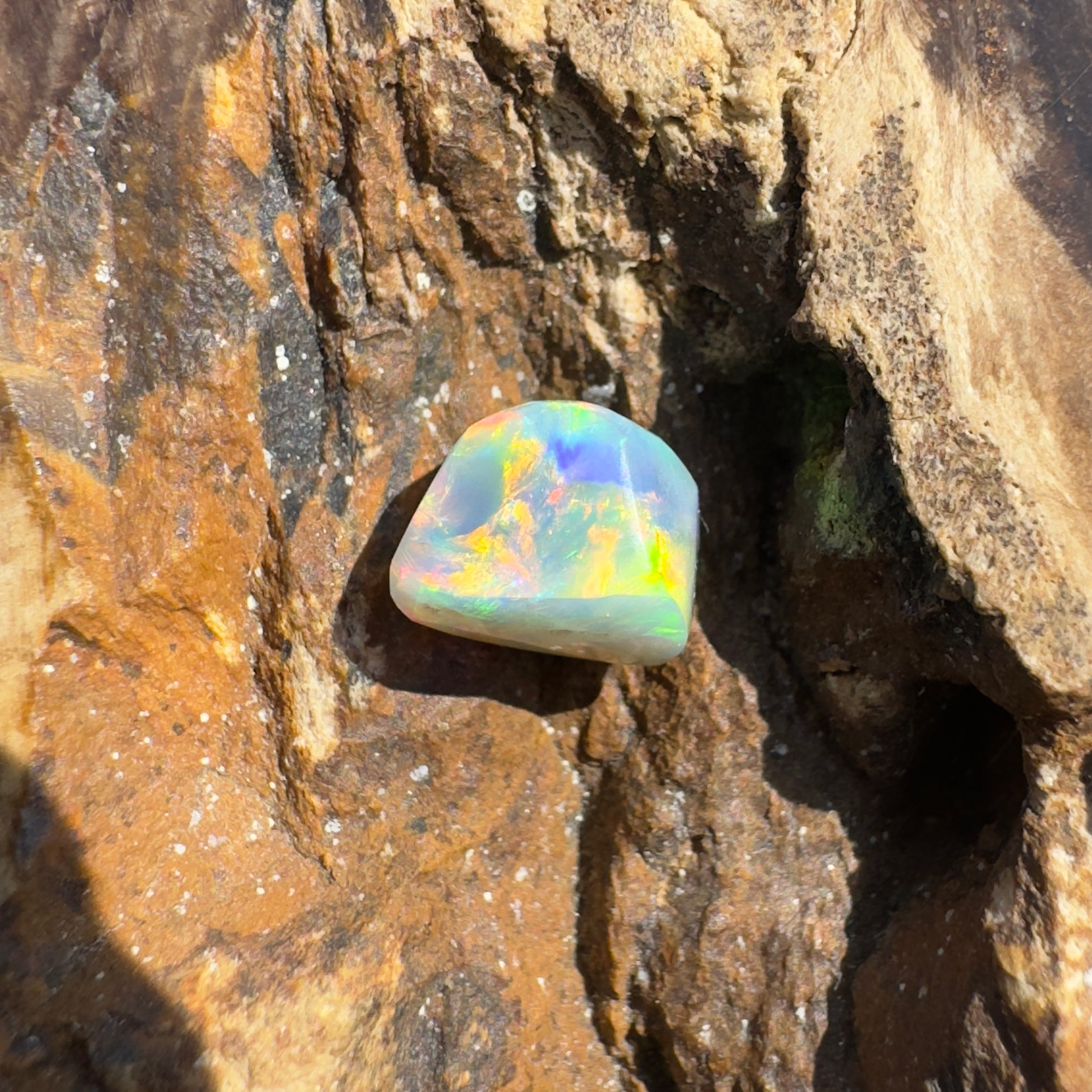 1.7ct Hand - cut Solid Lightning Ridge Opal