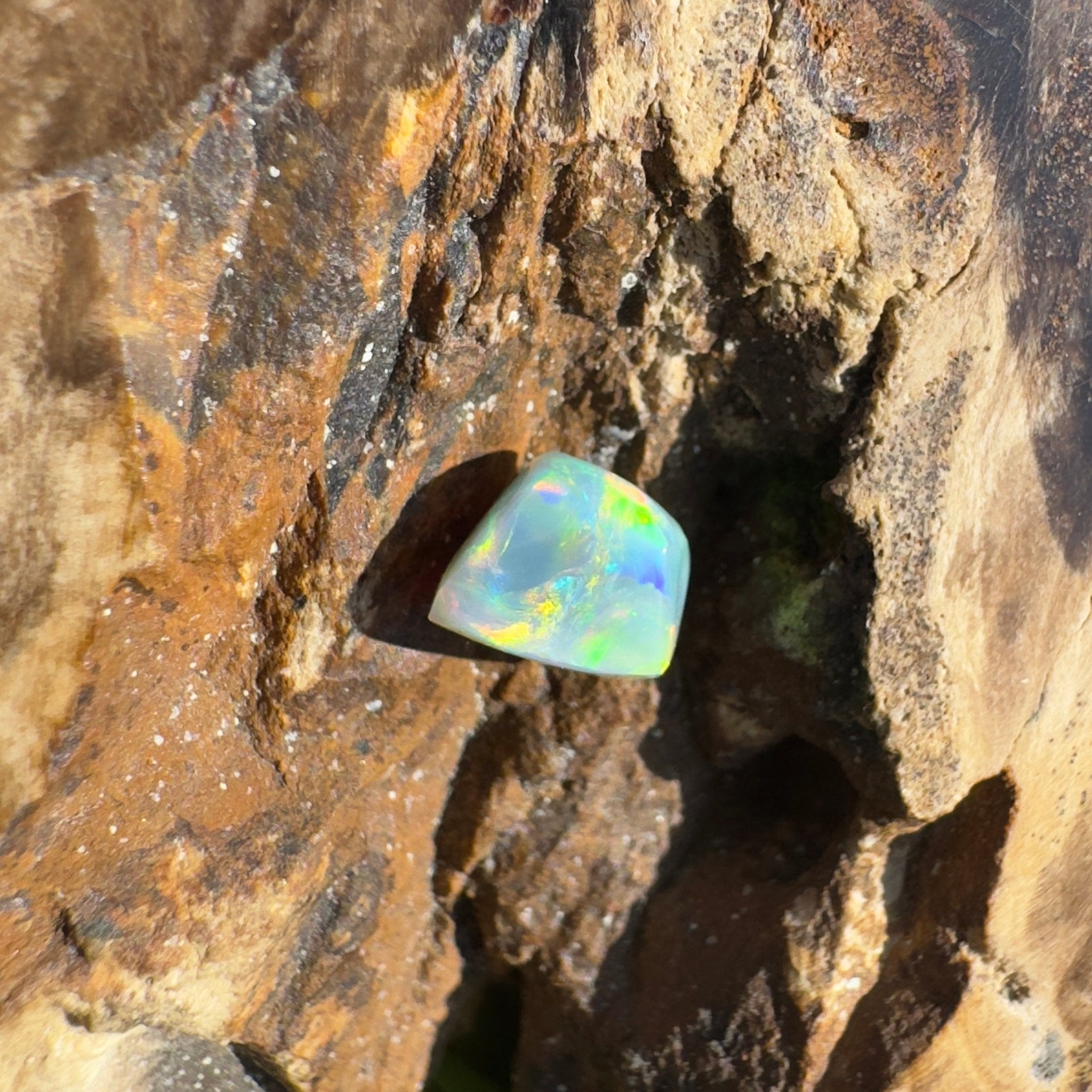 1.7ct Hand - cut Solid Lightning Ridge Opal