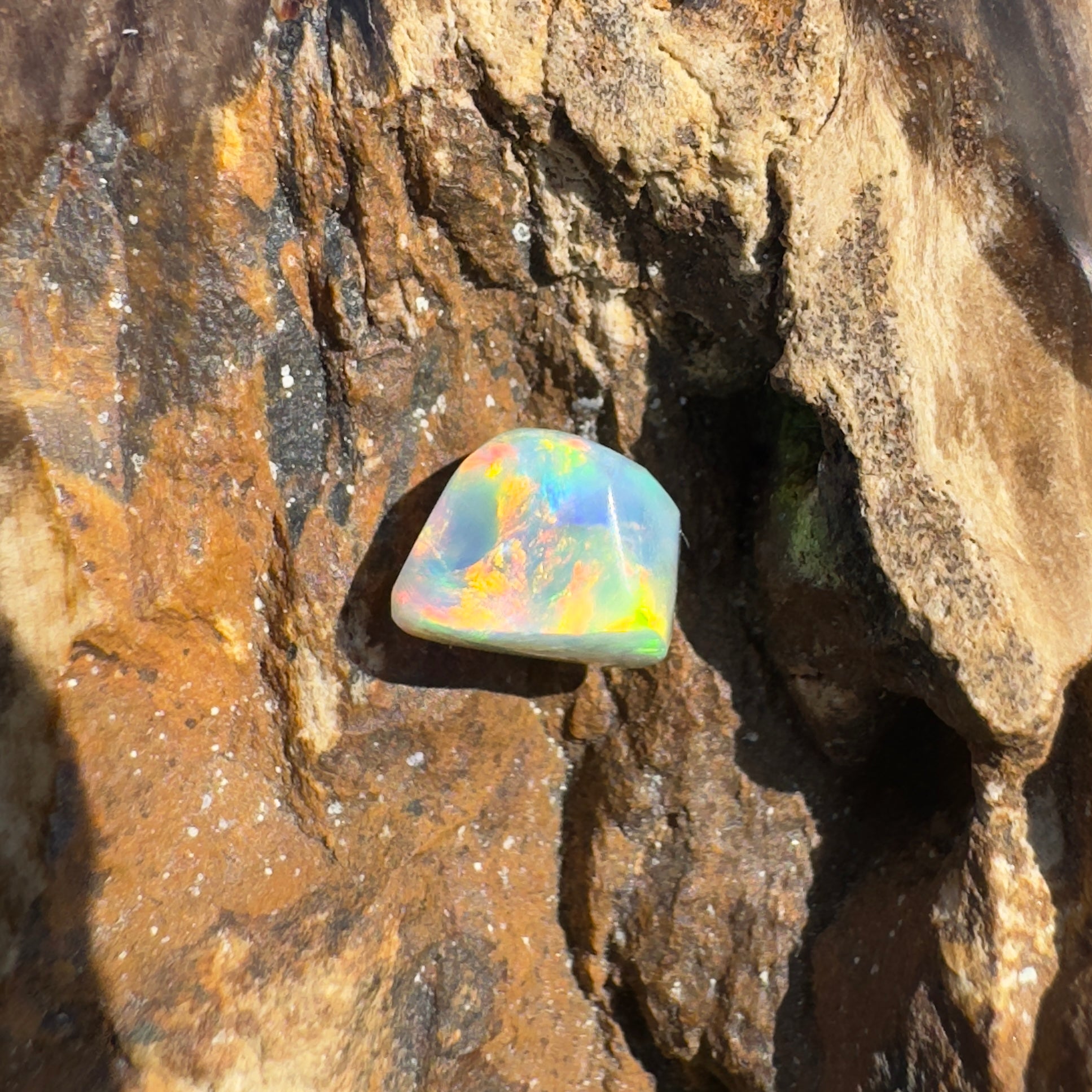 1.7ct Hand - cut Solid Lightning Ridge Opal
