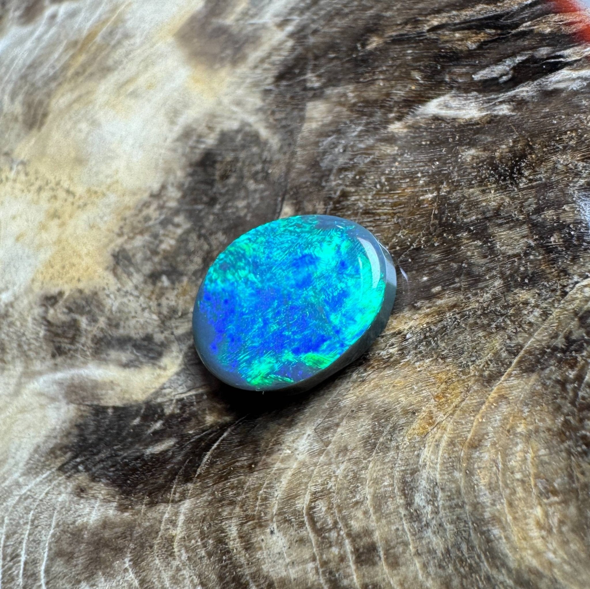 1.7ct Hand - cut Solid Lightning Ridge Semi Black Opal