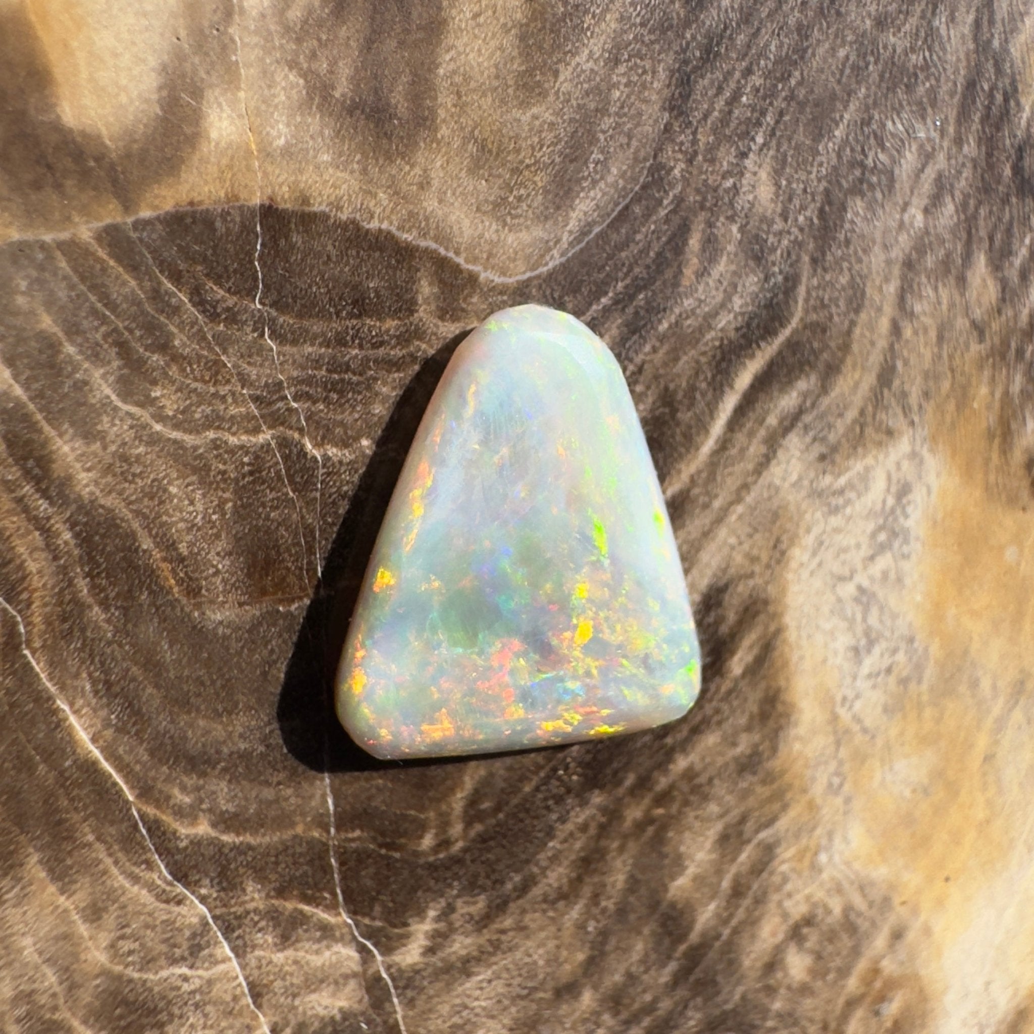 1.8ct Hand - cut Solid Lightning Ridge Opal