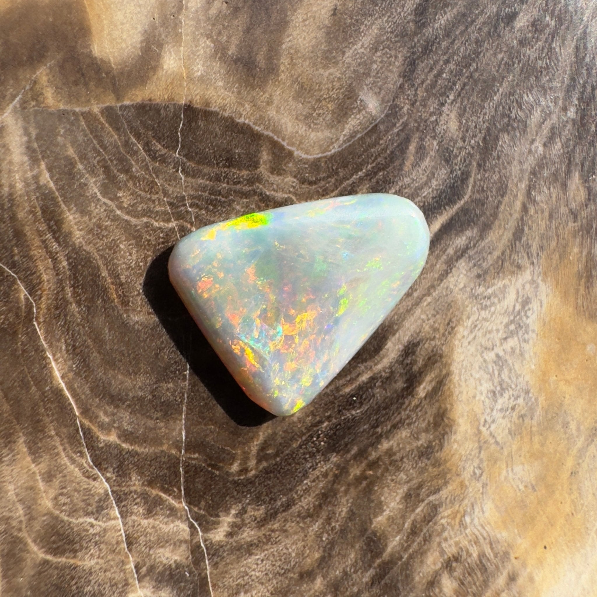 1.8ct Hand - cut Solid Lightning Ridge Opal