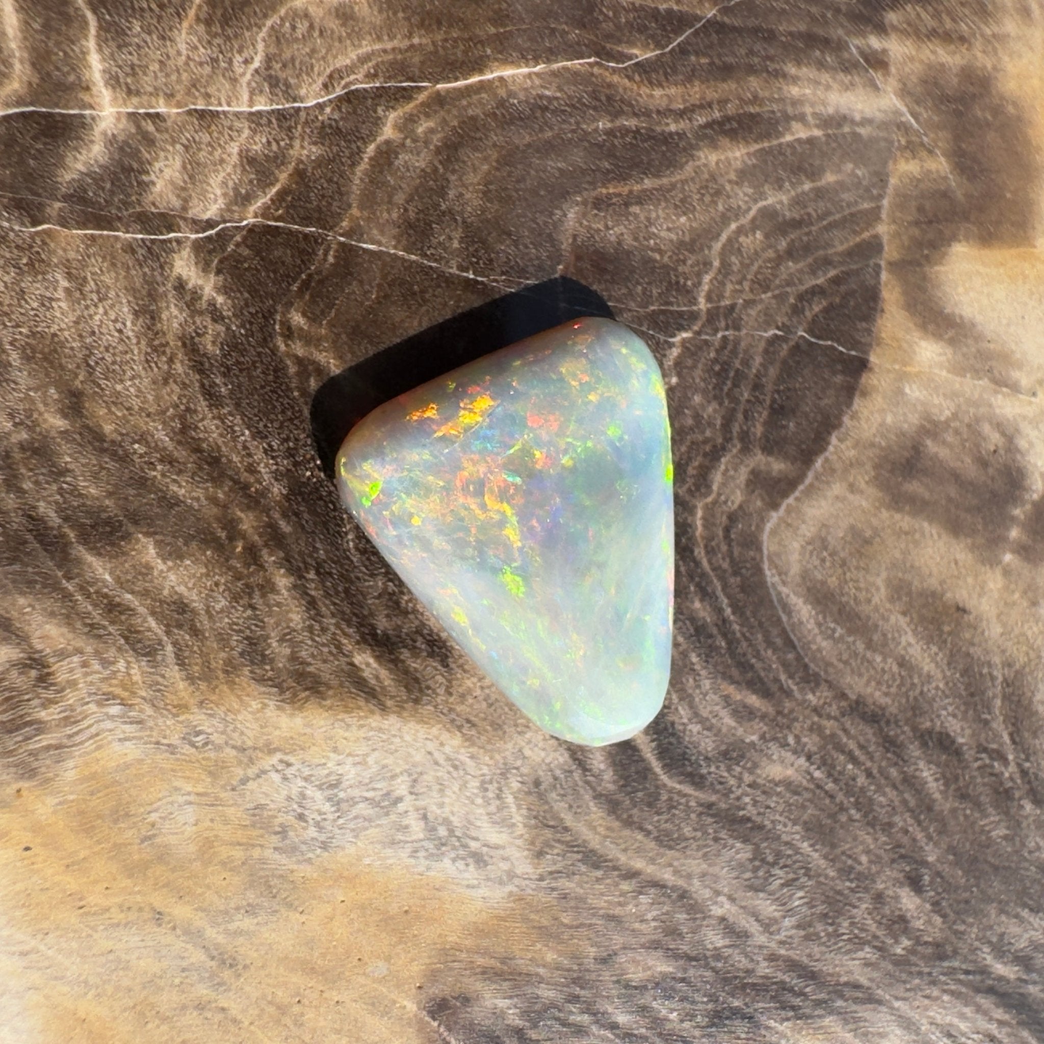 1.8ct Hand - cut Solid Lightning Ridge Opal