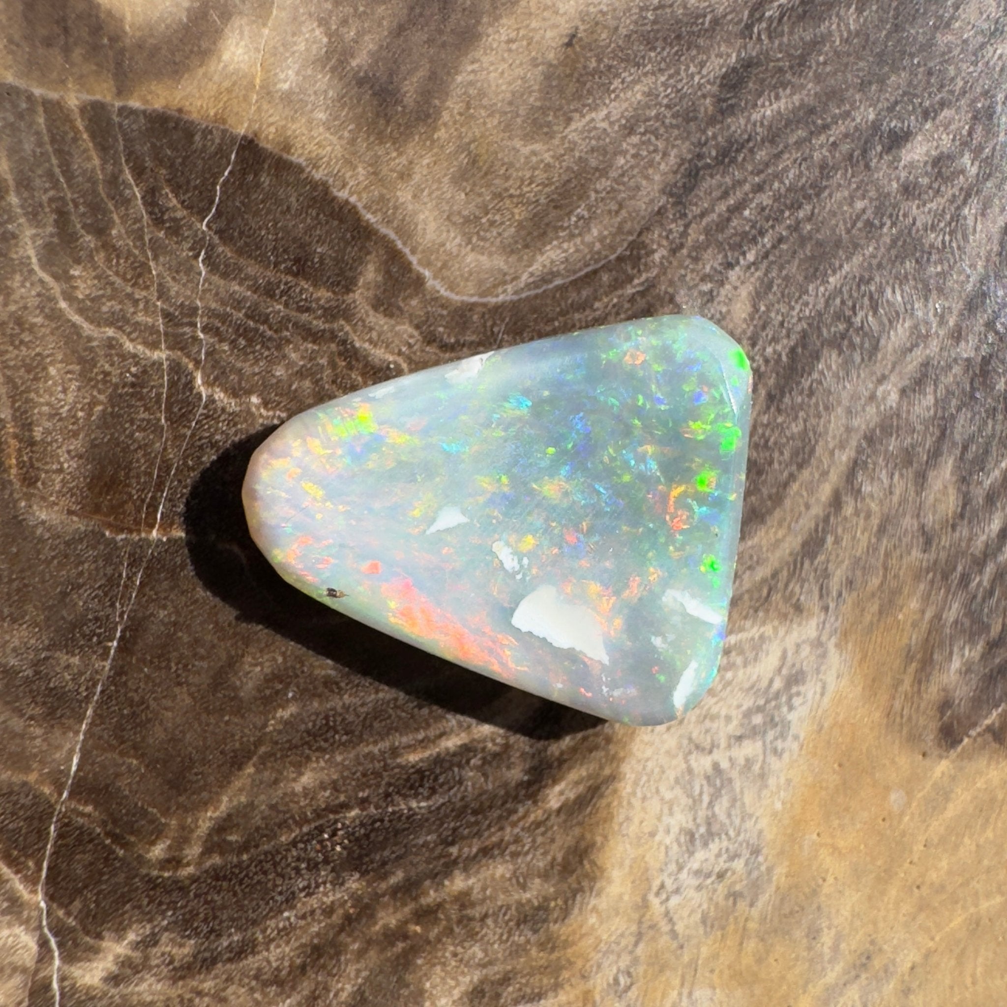 1.8ct Hand - cut Solid Lightning Ridge Opal