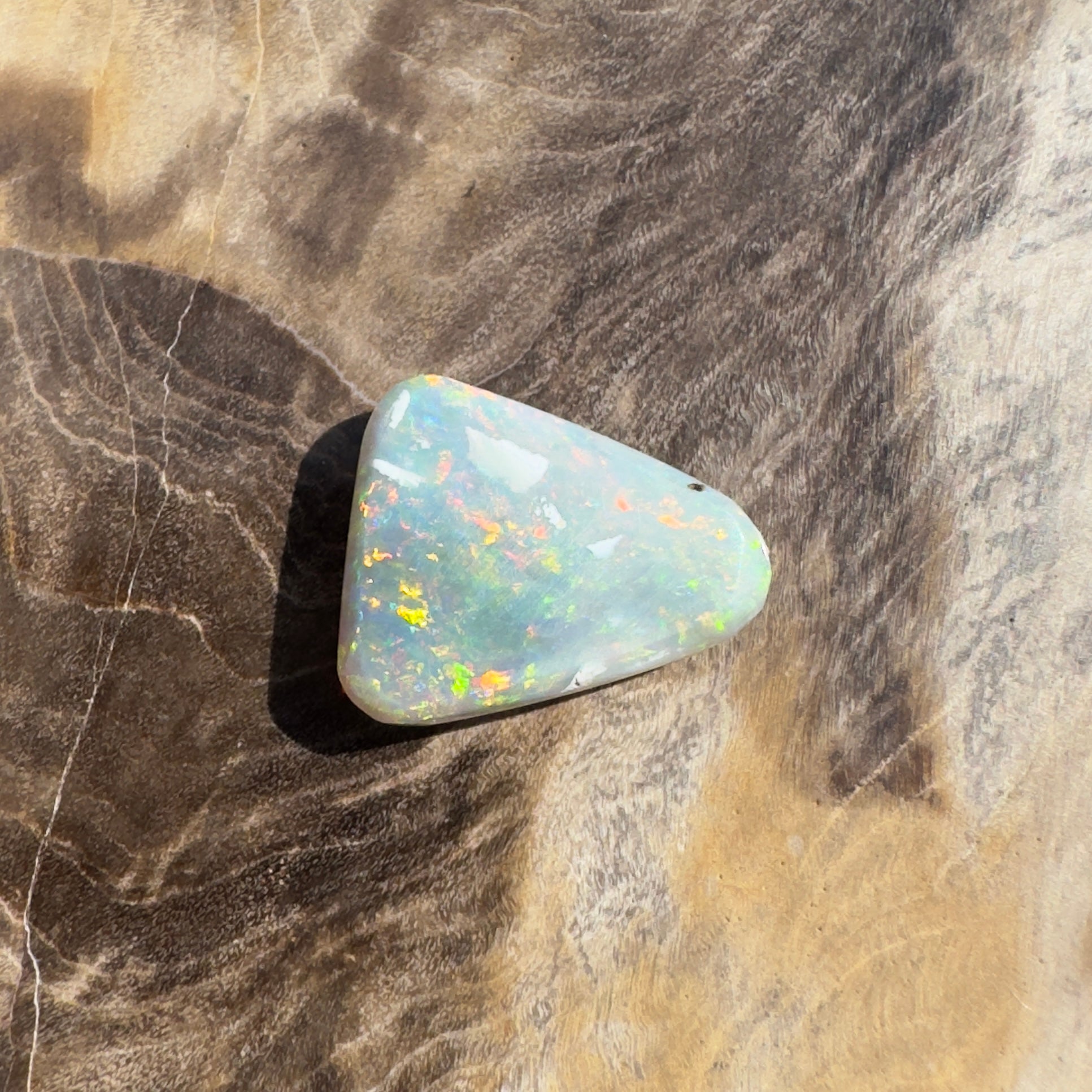 1.8ct Hand - cut Solid Lightning Ridge Opal