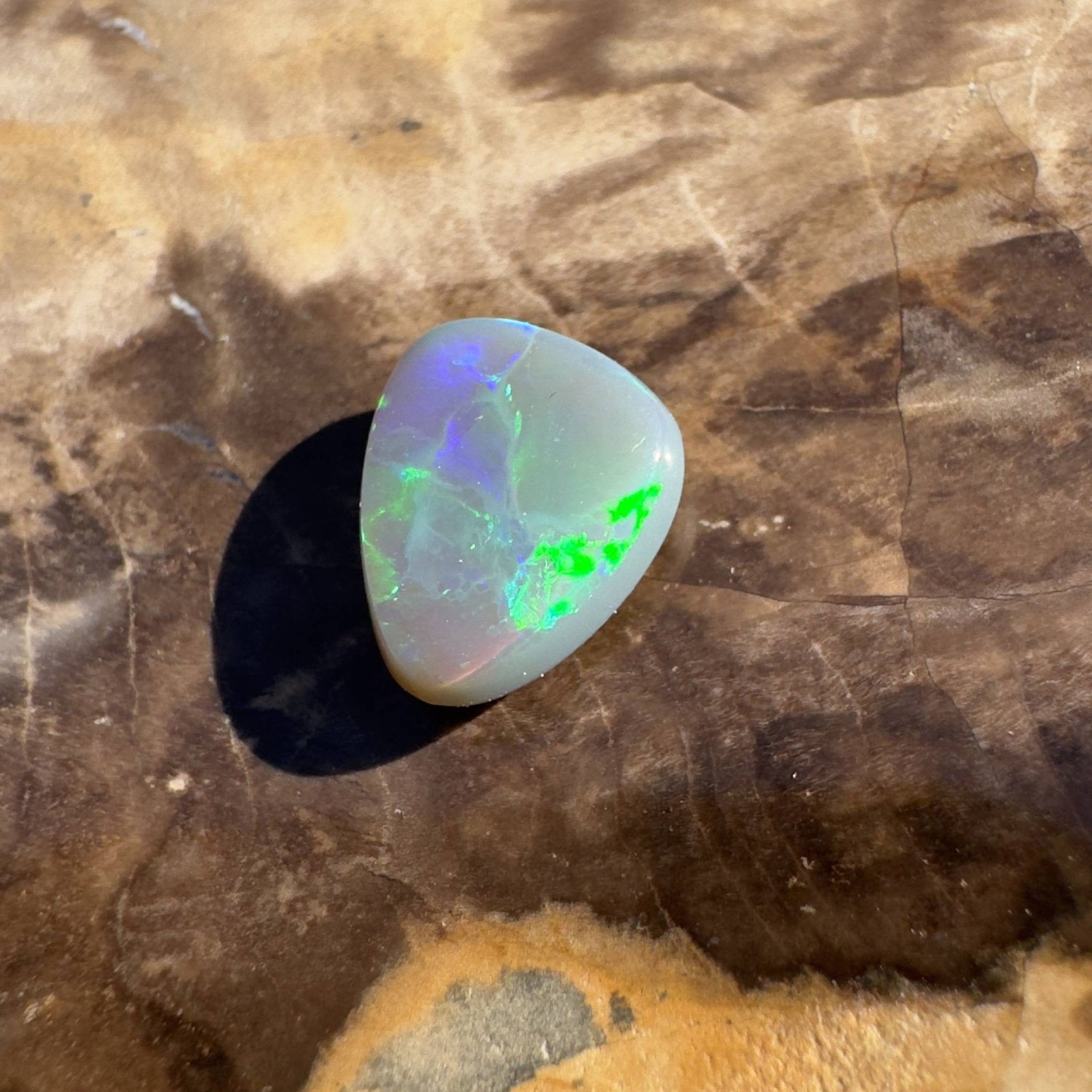 1.8ct Hand - cut Solid Lightning Ridge Semi Black Opal