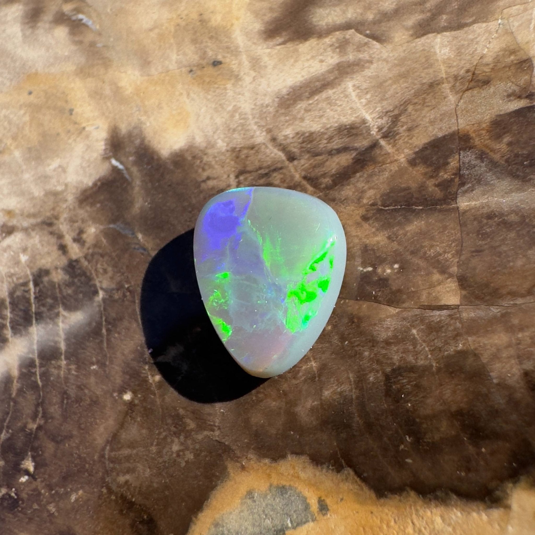 1.8ct Hand - cut Solid Lightning Ridge Semi Black Opal