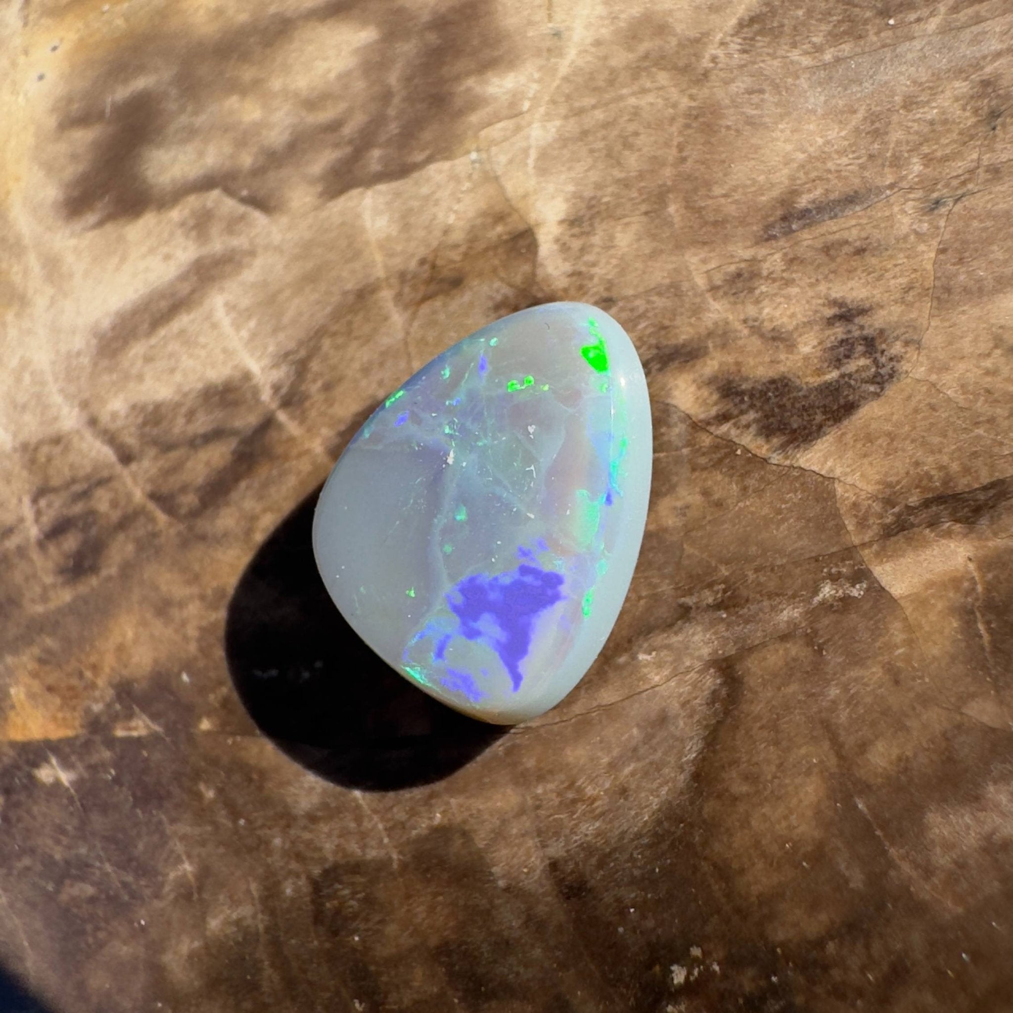 1.8ct Hand - cut Solid Lightning Ridge Semi Black Opal