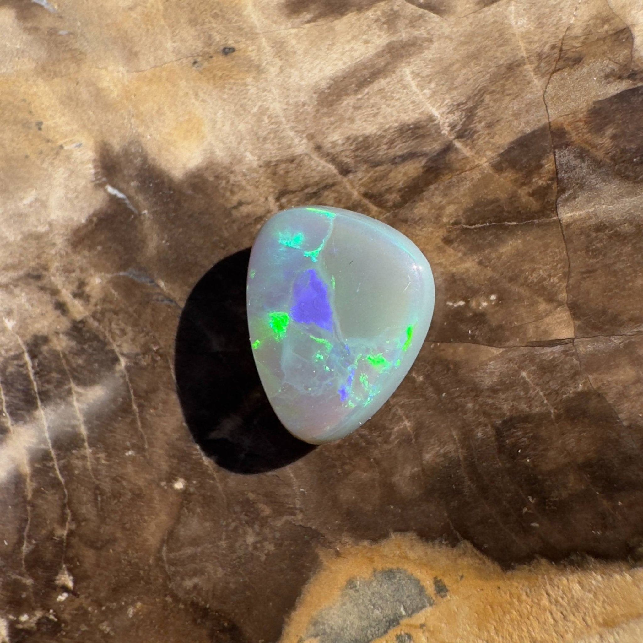 1.8ct Hand - cut Solid Lightning Ridge Semi Black Opal