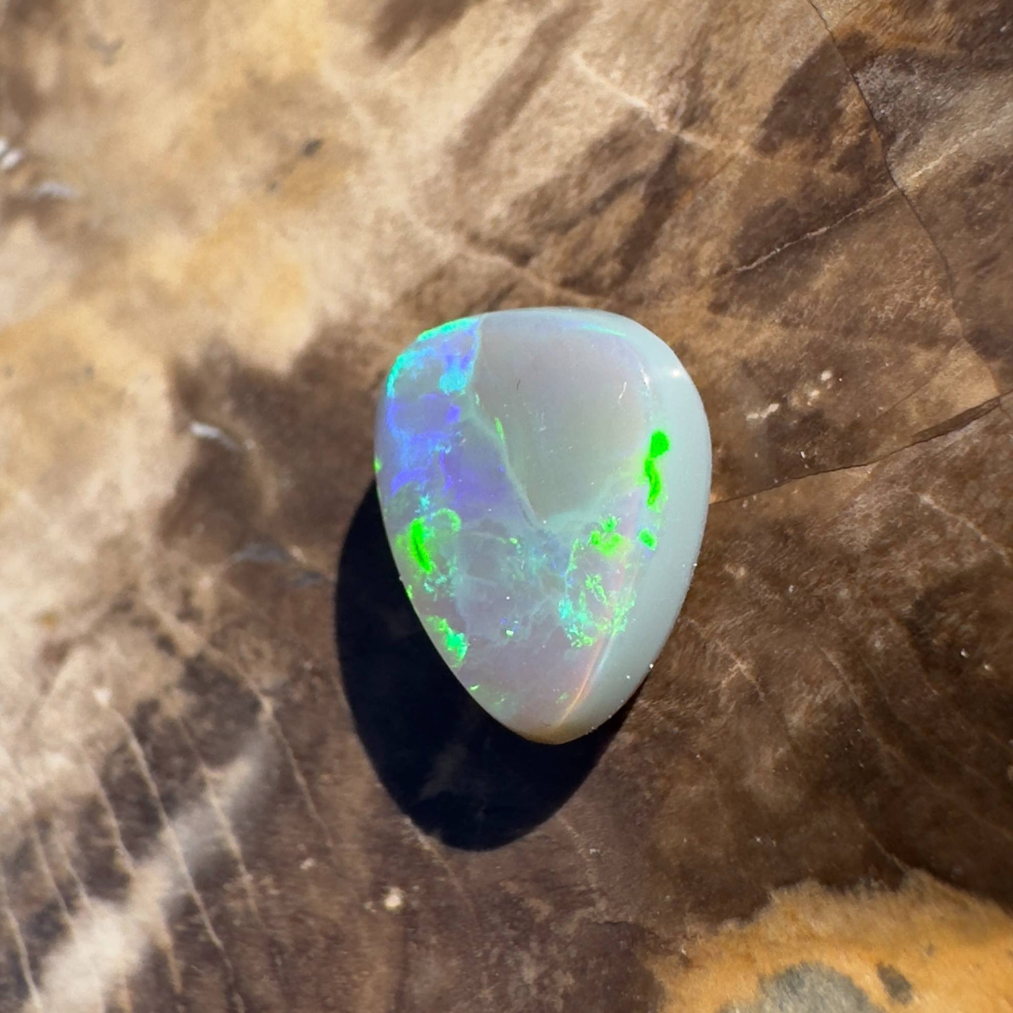 1.8ct Hand - cut Solid Lightning Ridge Semi Black Opal