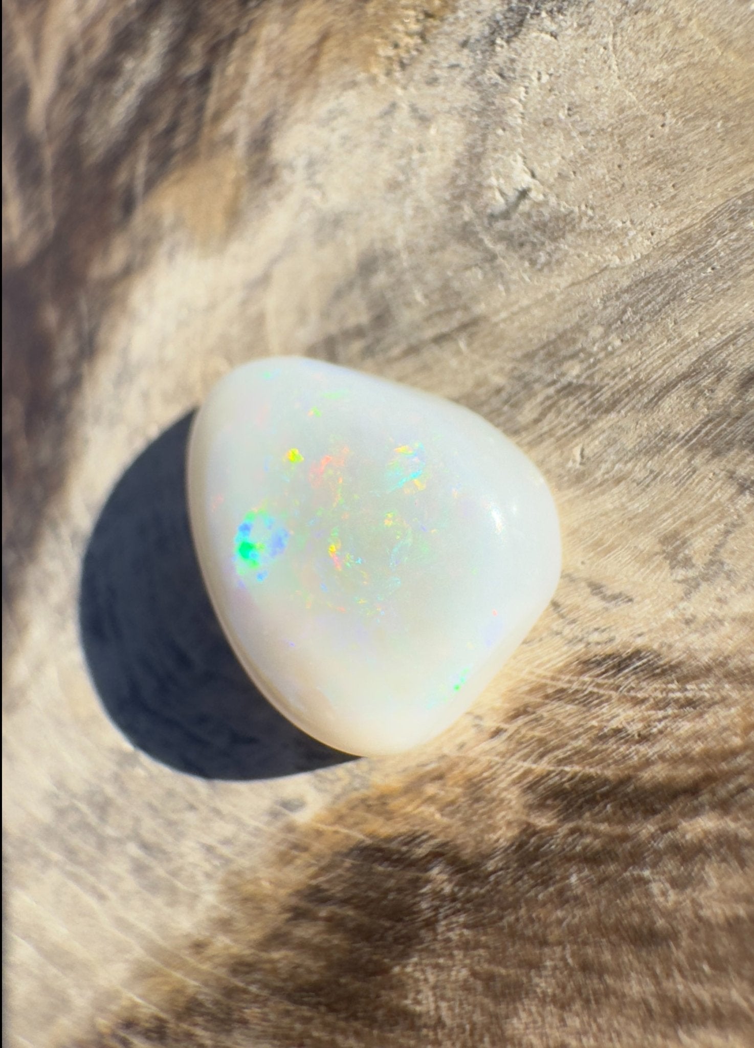 1.9ct Hand - Cut Solid Lightning Ridge Opal