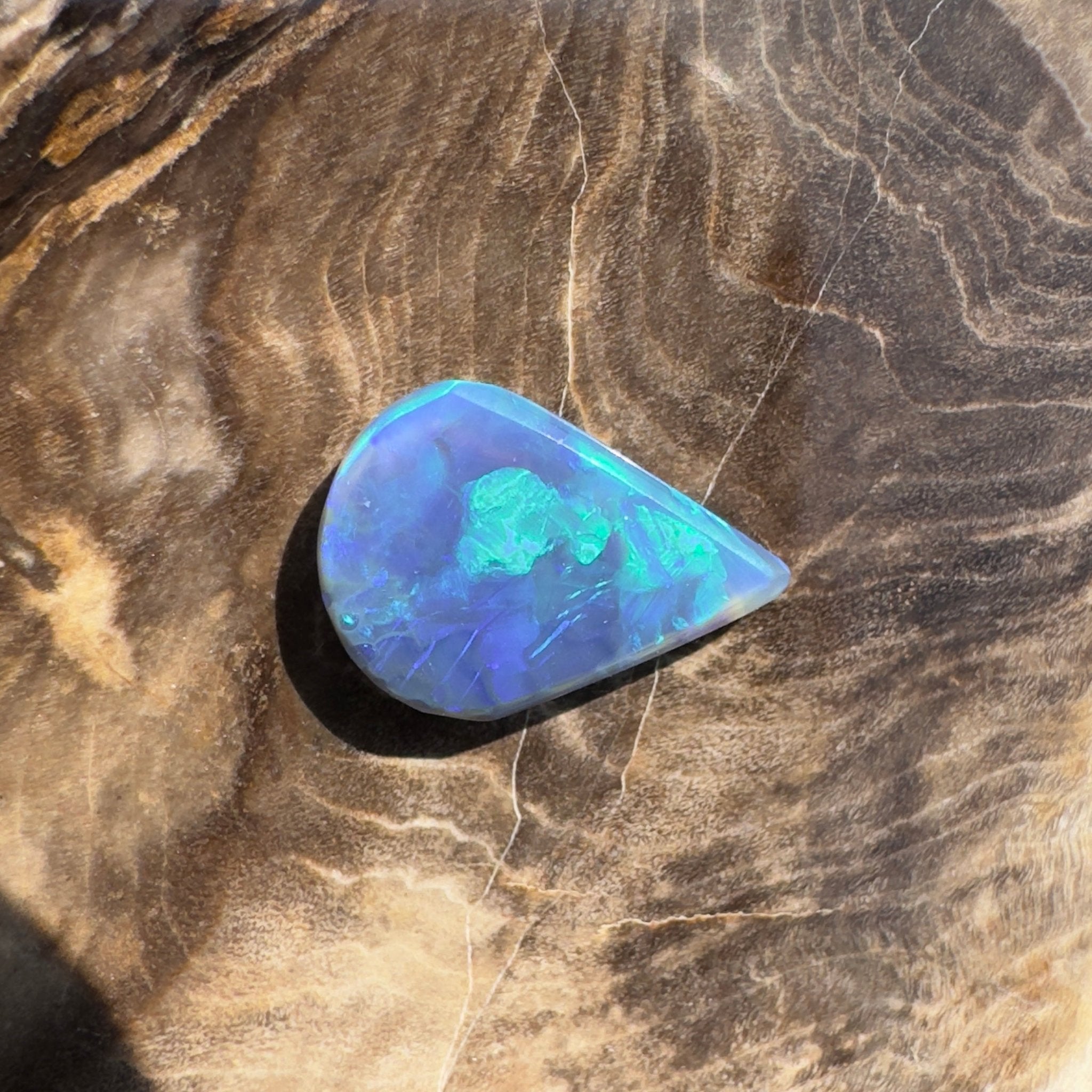 1.9ct Hand - cut Solid Lightning Ridge Semi Black Opal