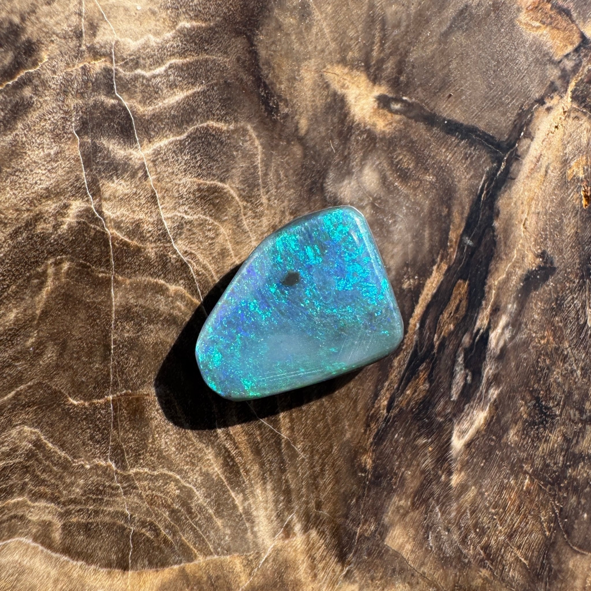 1.9ct Hand - cut Solid Lightning Ridge Semi Black Opal