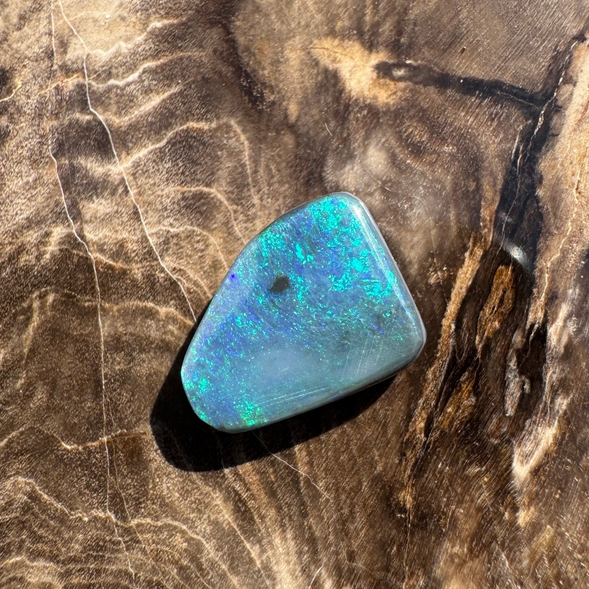 1.9ct Hand - cut Solid Lightning Ridge Semi Black Opal