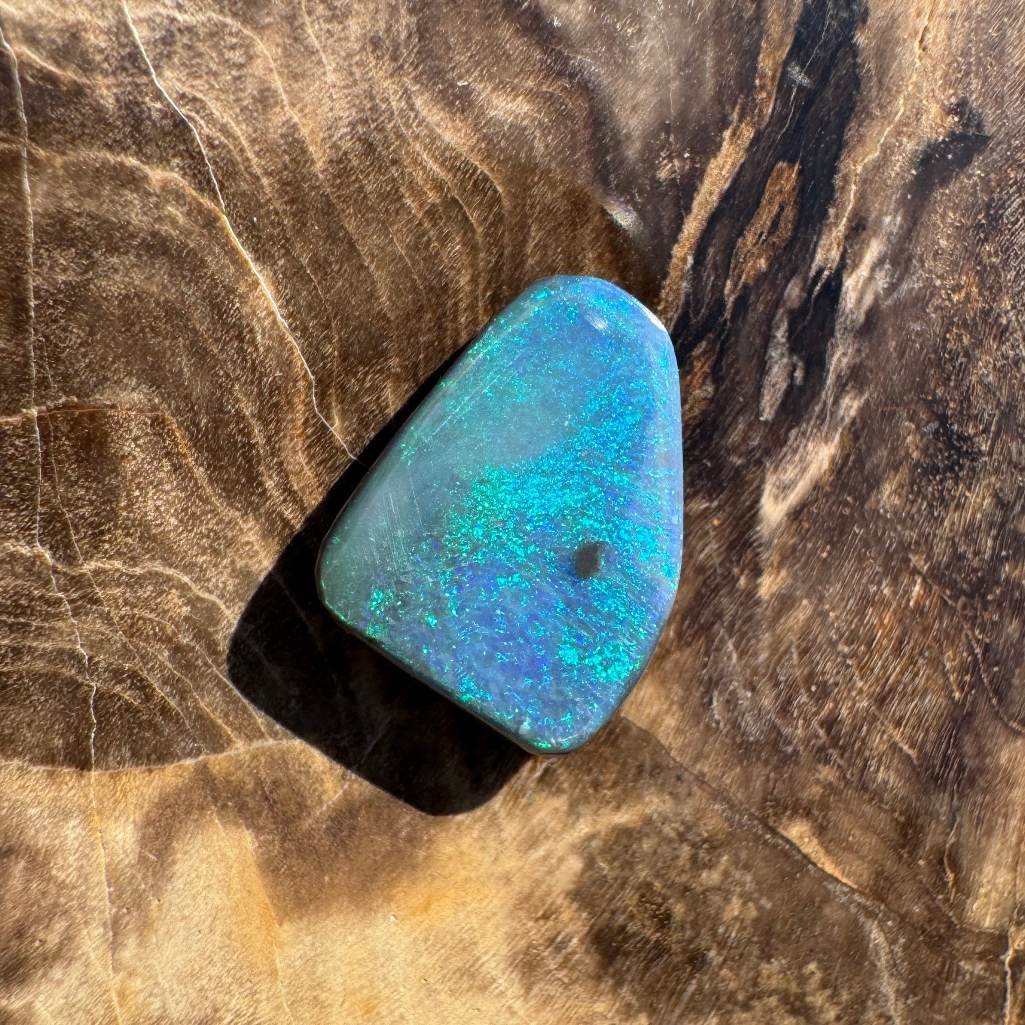1.9ct Hand - cut Solid Lightning Ridge Semi Black Opal
