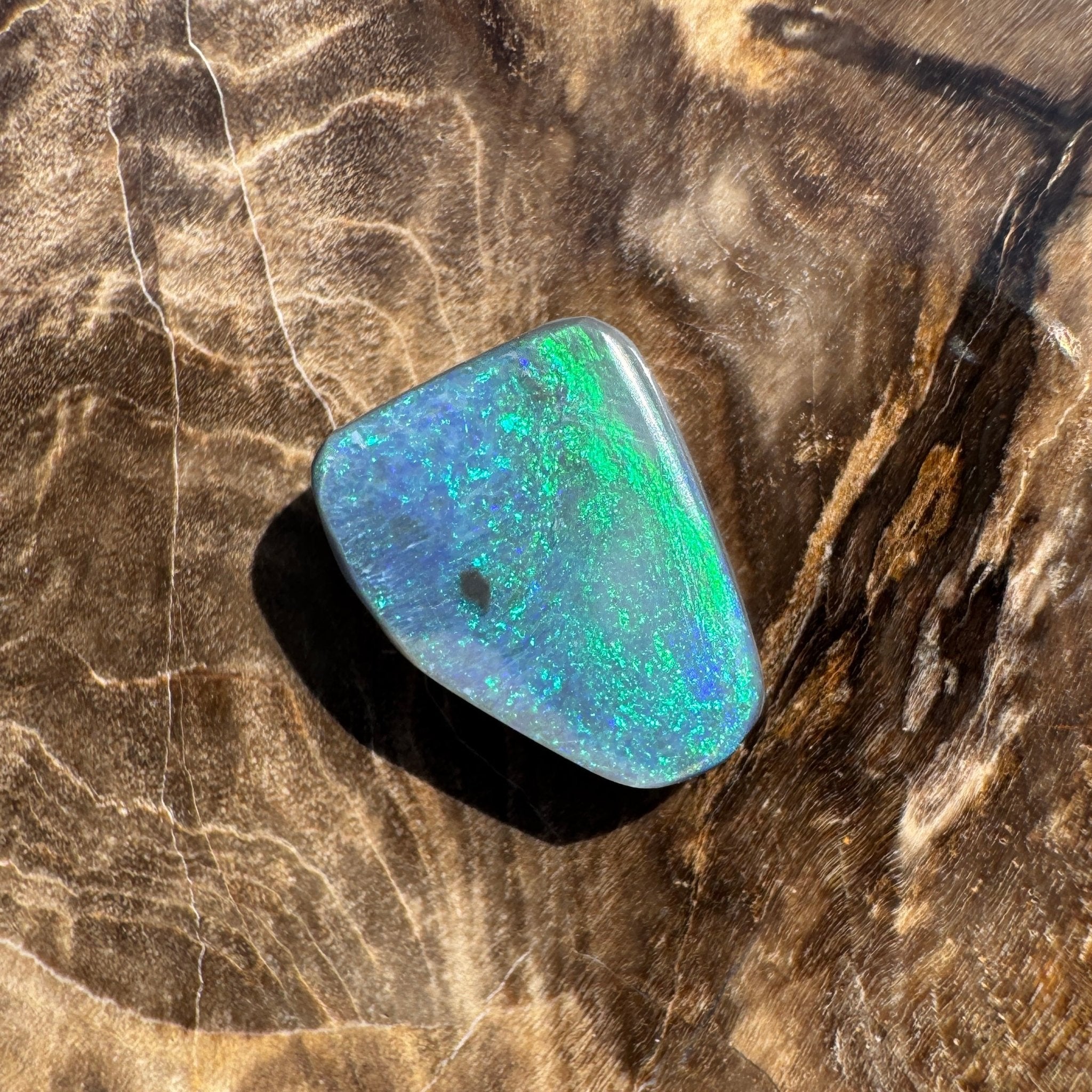 1.9ct Hand - cut Solid Lightning Ridge Semi Black Opal